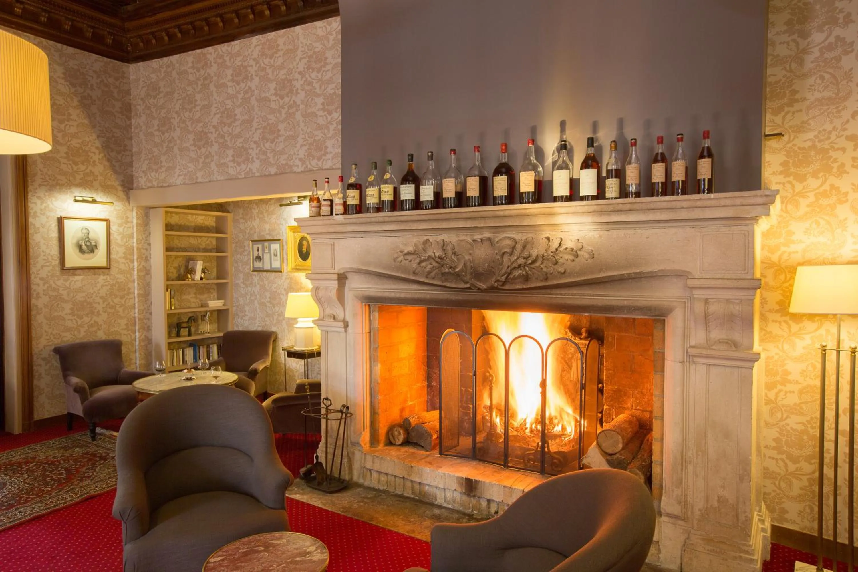 Lounge or bar in Hôtel & Restaurant Le Relais d'Aumale