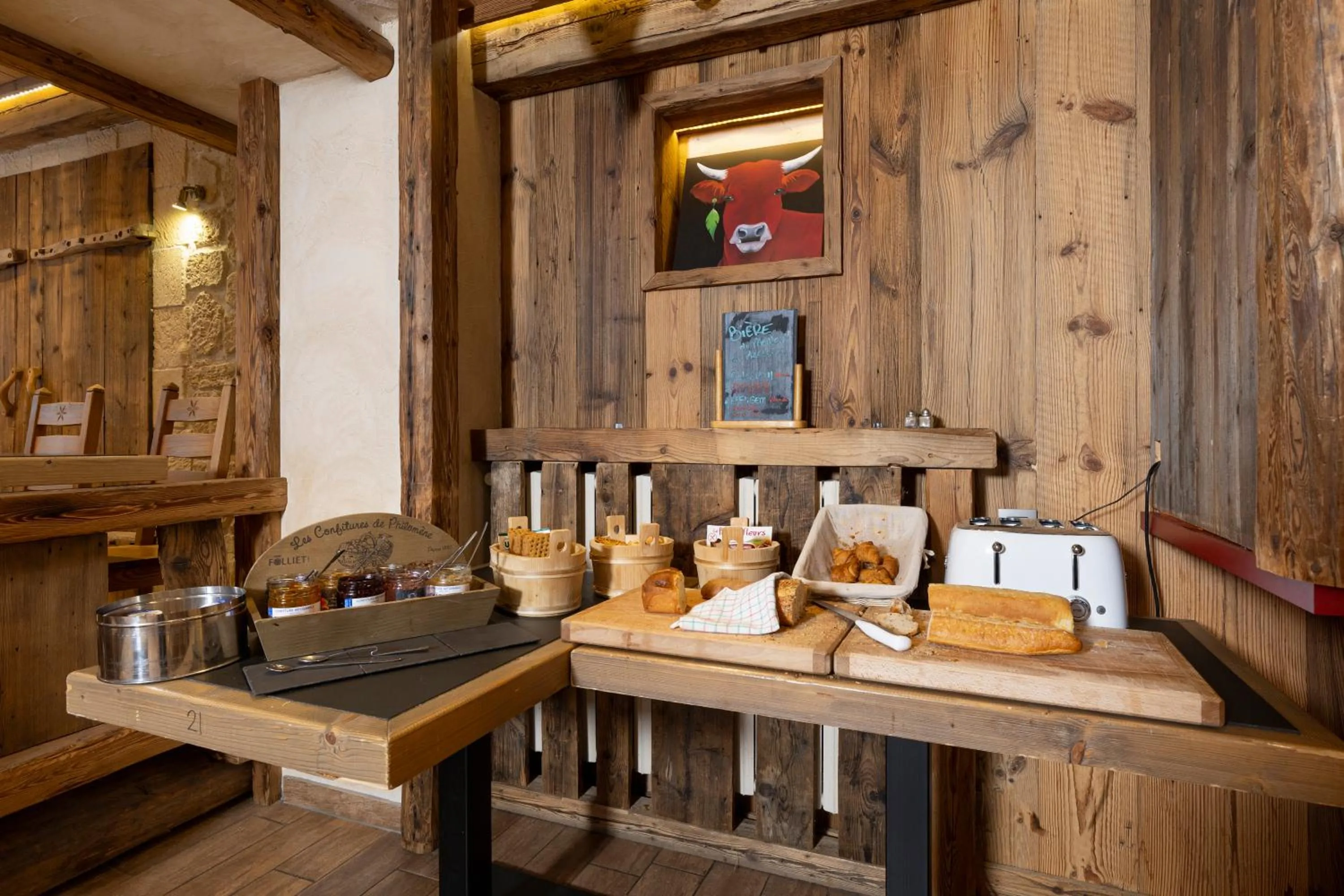 Food and drinks in Le Saint Antoine