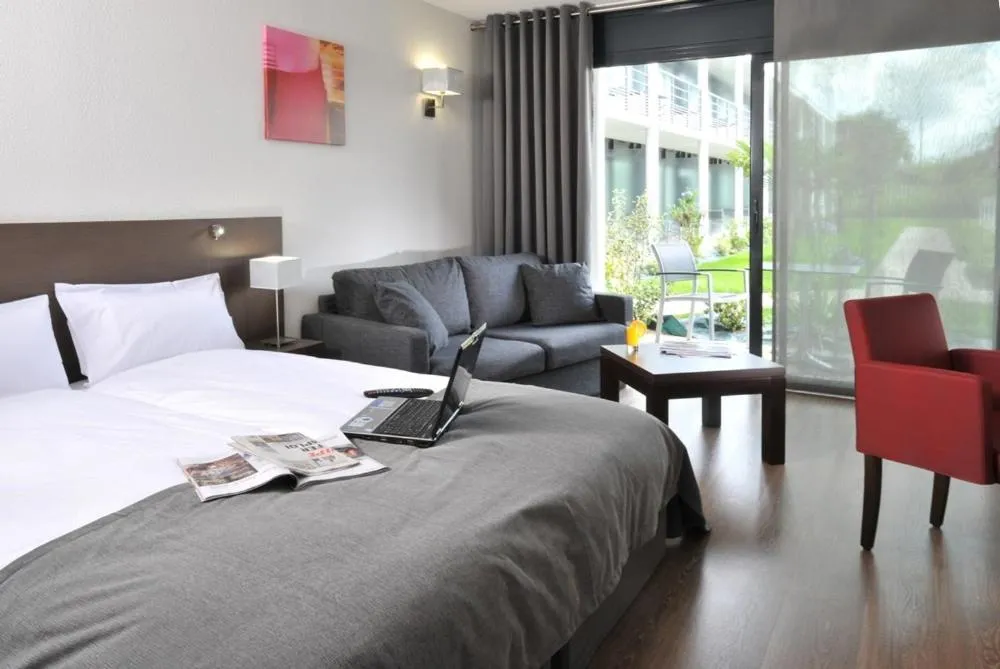 Bed in Hotel Eden Park Pau Est, avec Piscine