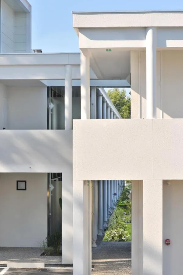 Property building in Hotel Eden Park Pau Est, avec Piscine