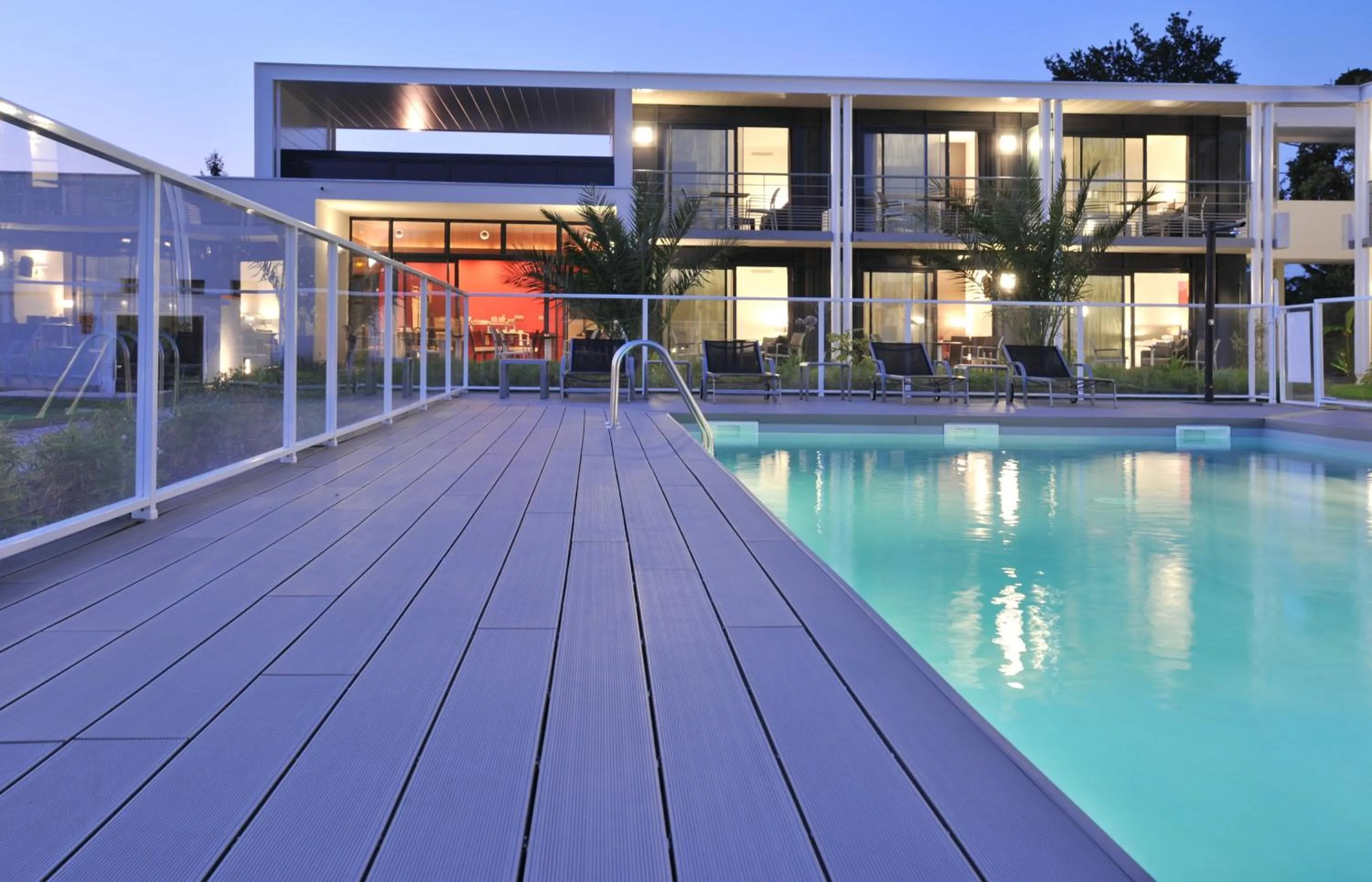 Property building in Hotel Eden Park Pau Est, avec Piscine