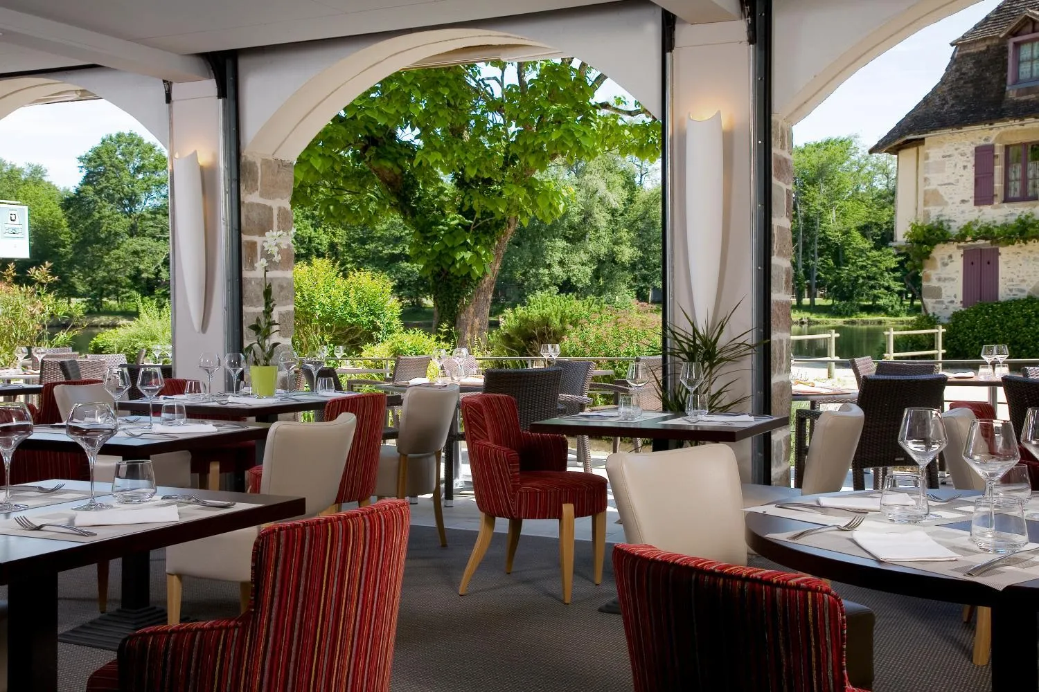Restaurant/places to eat in Logis hotel les flots bleus