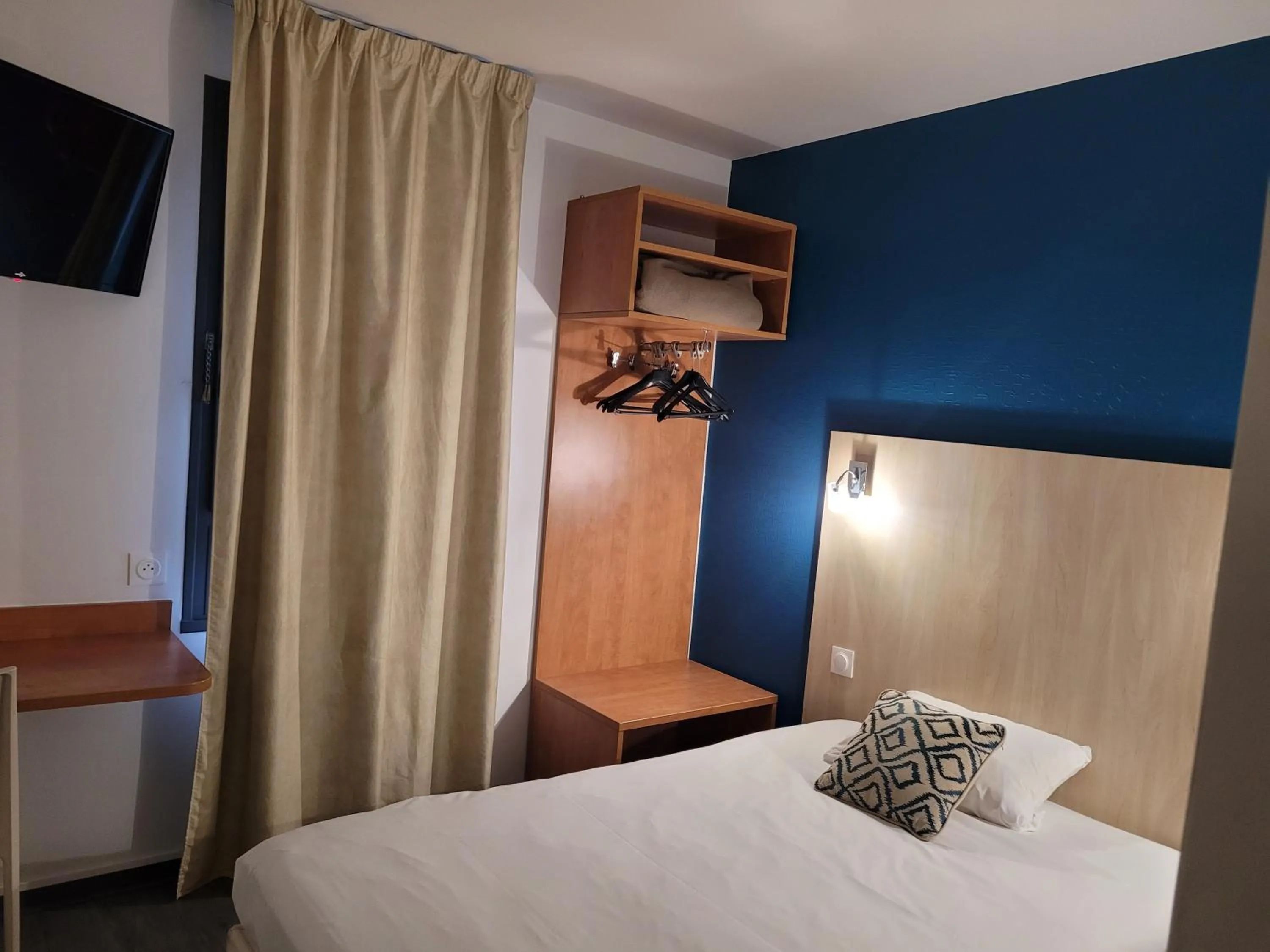 Property building, Bed in Hôtel Novella Nantes Centre Gare