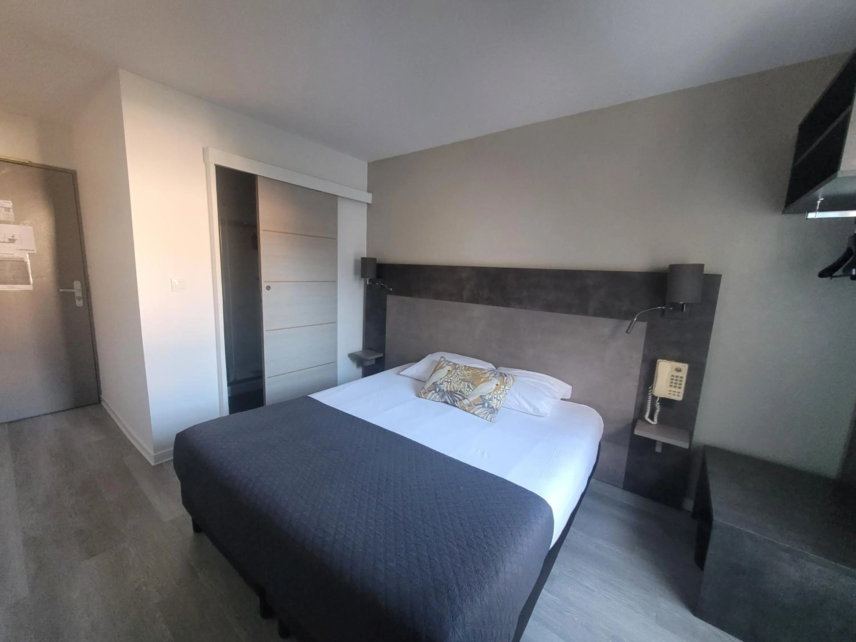 Property building, Bed in Hôtel Novella Nantes Centre Gare