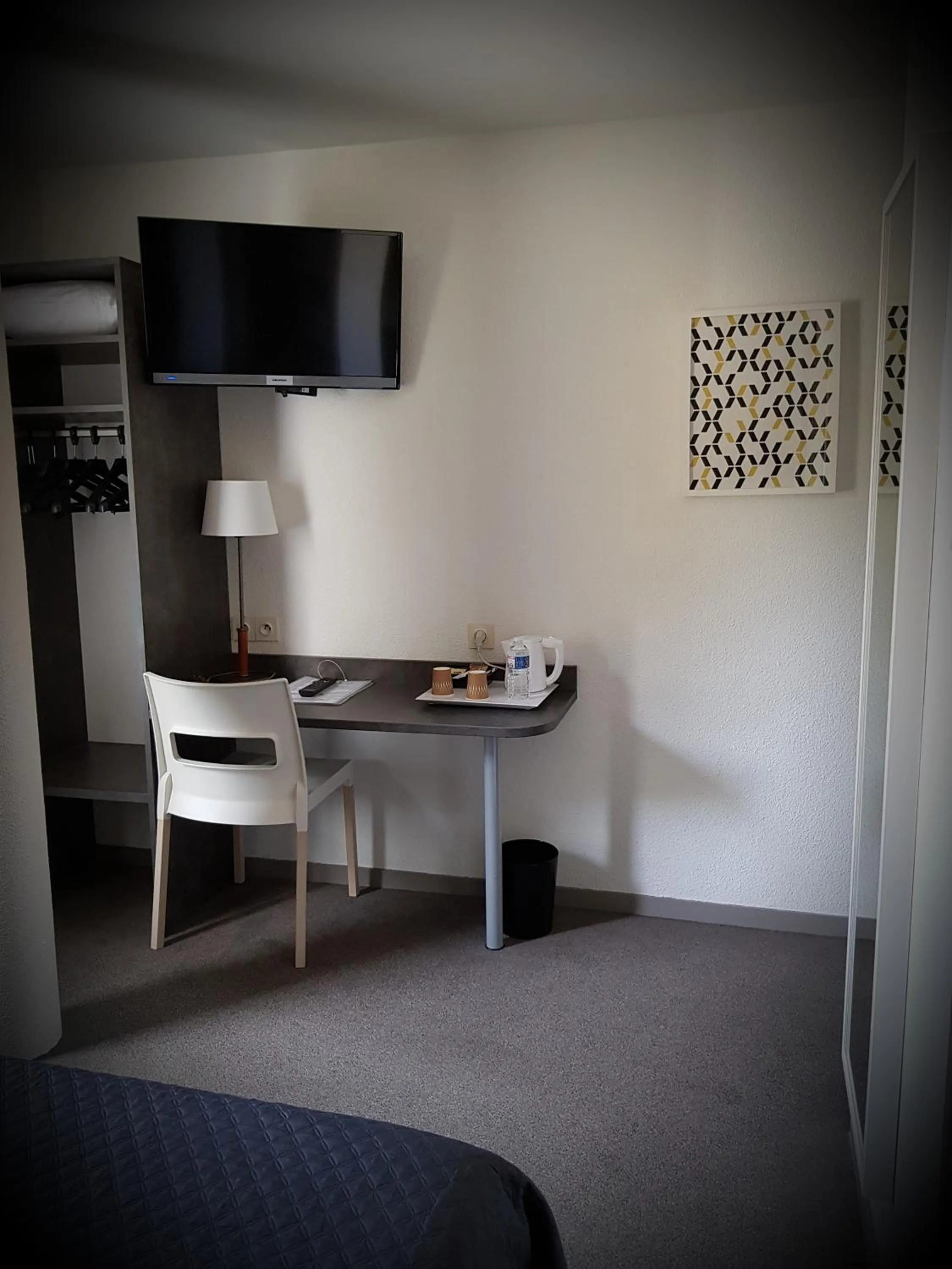 TV and multimedia in The Originals City, Hôtel Novella, Nantes Centre Gare