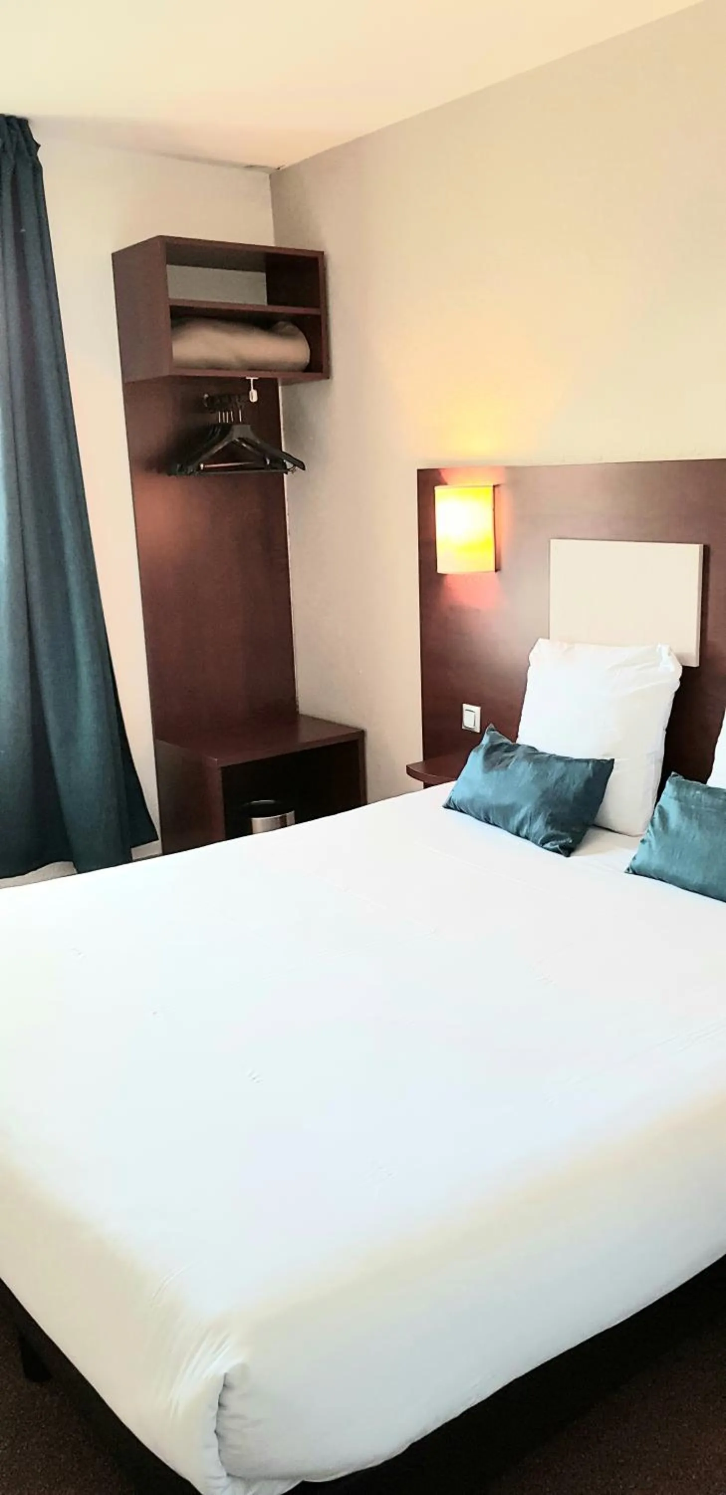 Photo of the whole room, Bed in The Originals City, Hôtel Novella, Nantes Centre Gare