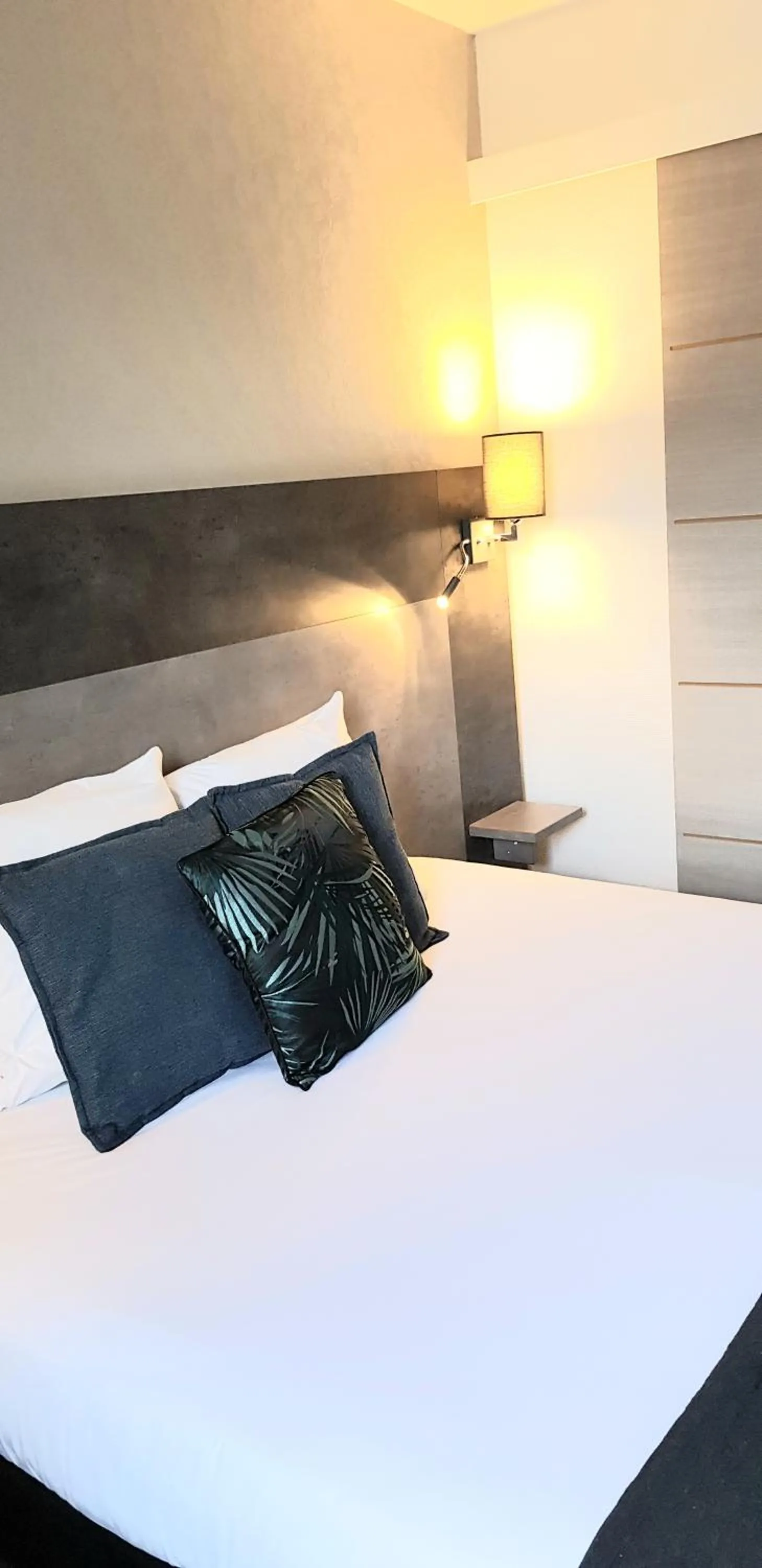 Bedroom, Bed in The Originals City, Hôtel Novella, Nantes Centre Gare