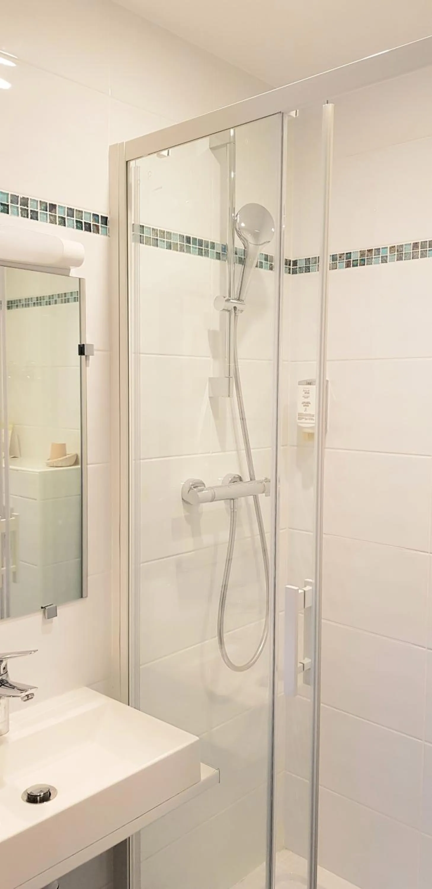 Shower in The Originals City, Hôtel Novella, Nantes Centre Gare