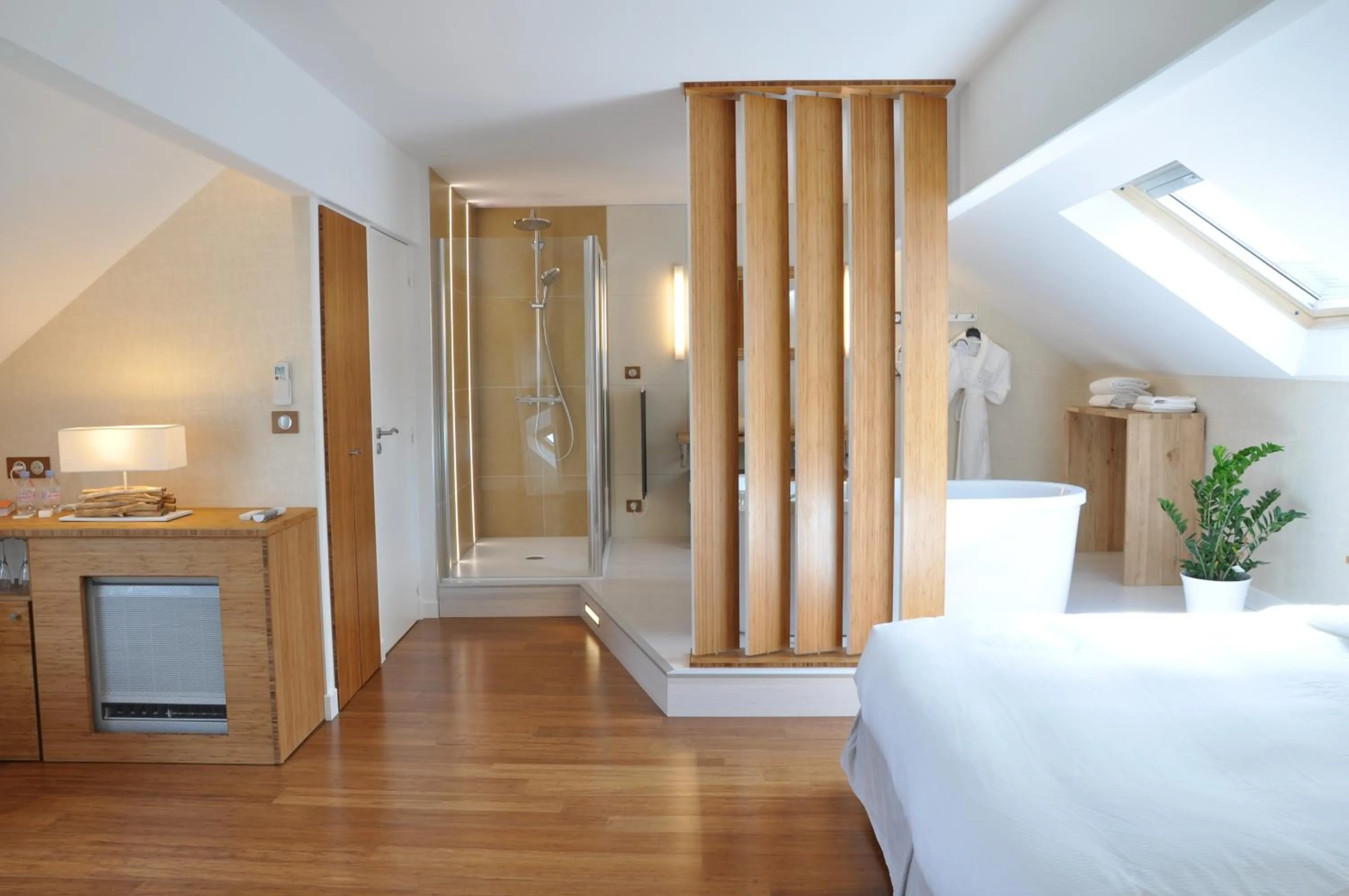 Bedroom, Bed in Maison Doucet - Relais & Châteaux