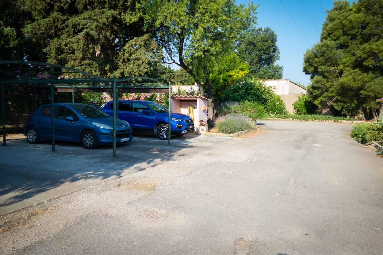 Parking in Le Mas de Gleyzes - Charme Authentique & Détente avec Piscine