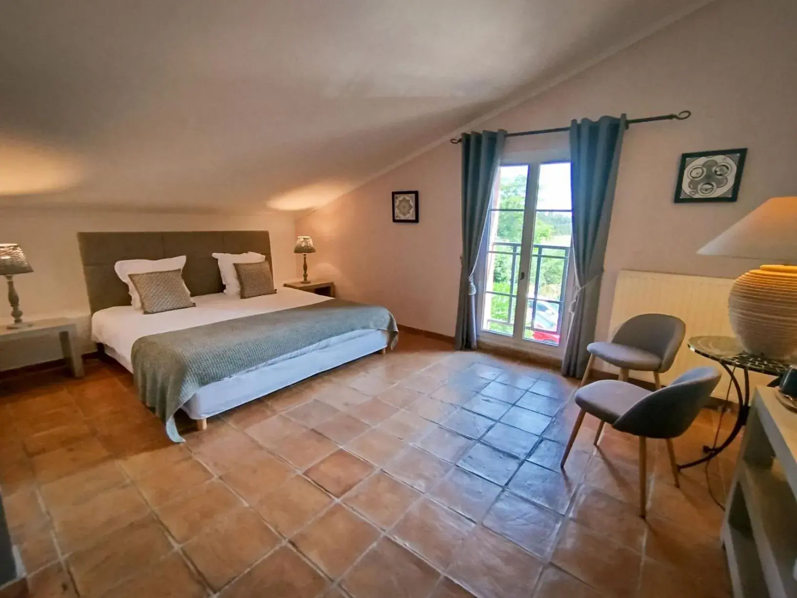 El Miura Double Room in Le Mas de Gleyzes - Charme Authentique & Détente avec Piscine El Miura Double Room in Le Mas de Gleyzes - Charme Authentique & Détente avec Piscine