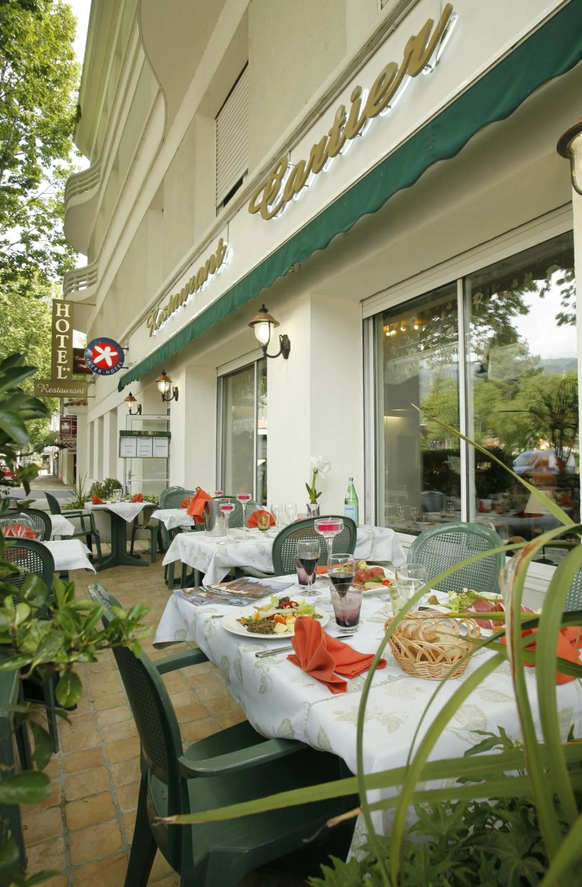 Patio in Logis Hôtel Cartier