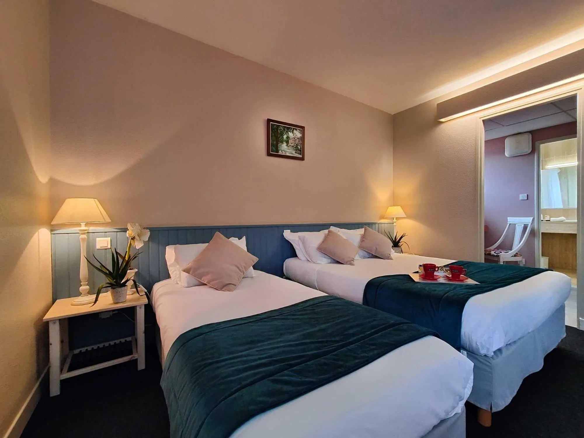 Bed in Logis Hôtel Cartier