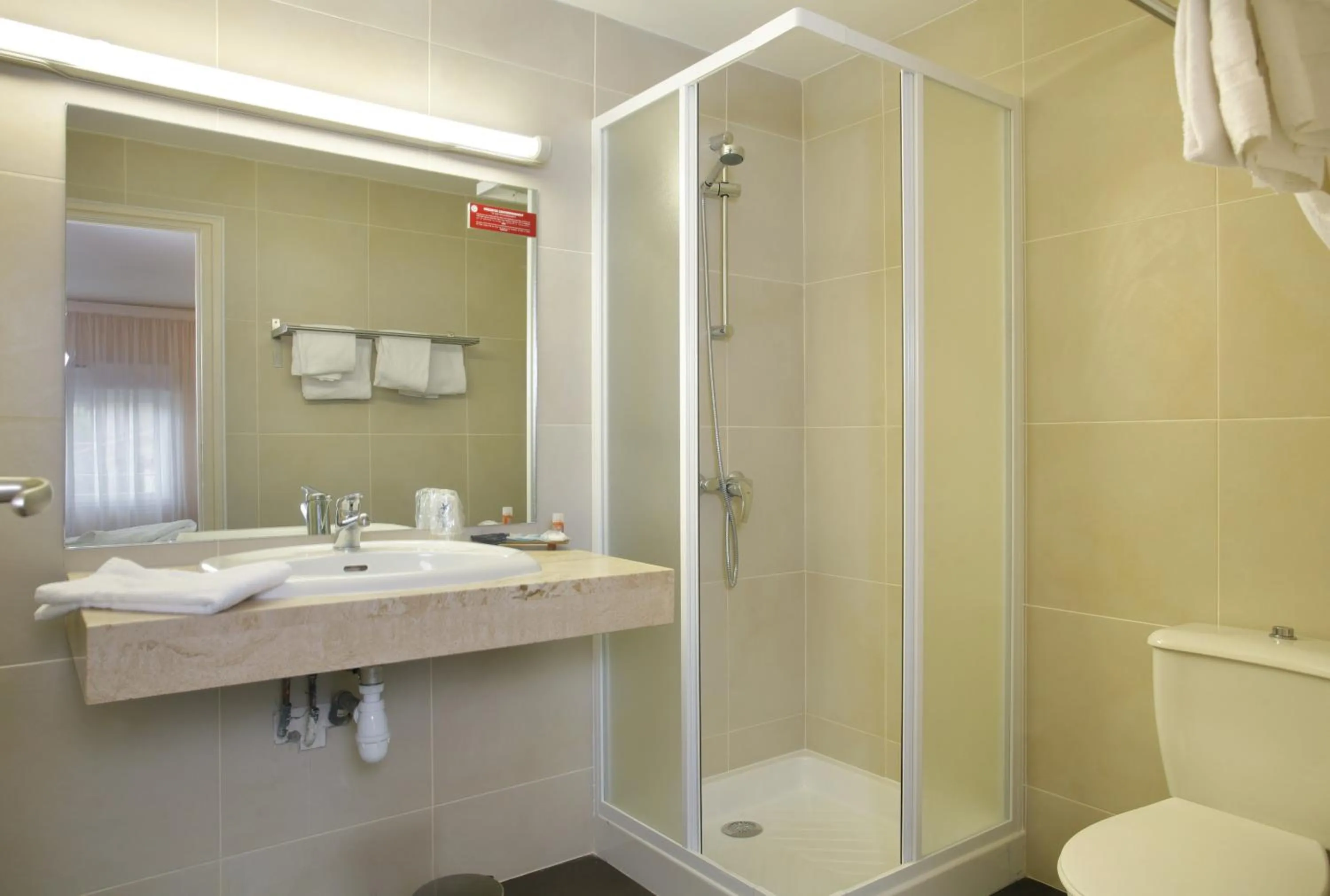 Bathroom in Logis Hôtel Cartier