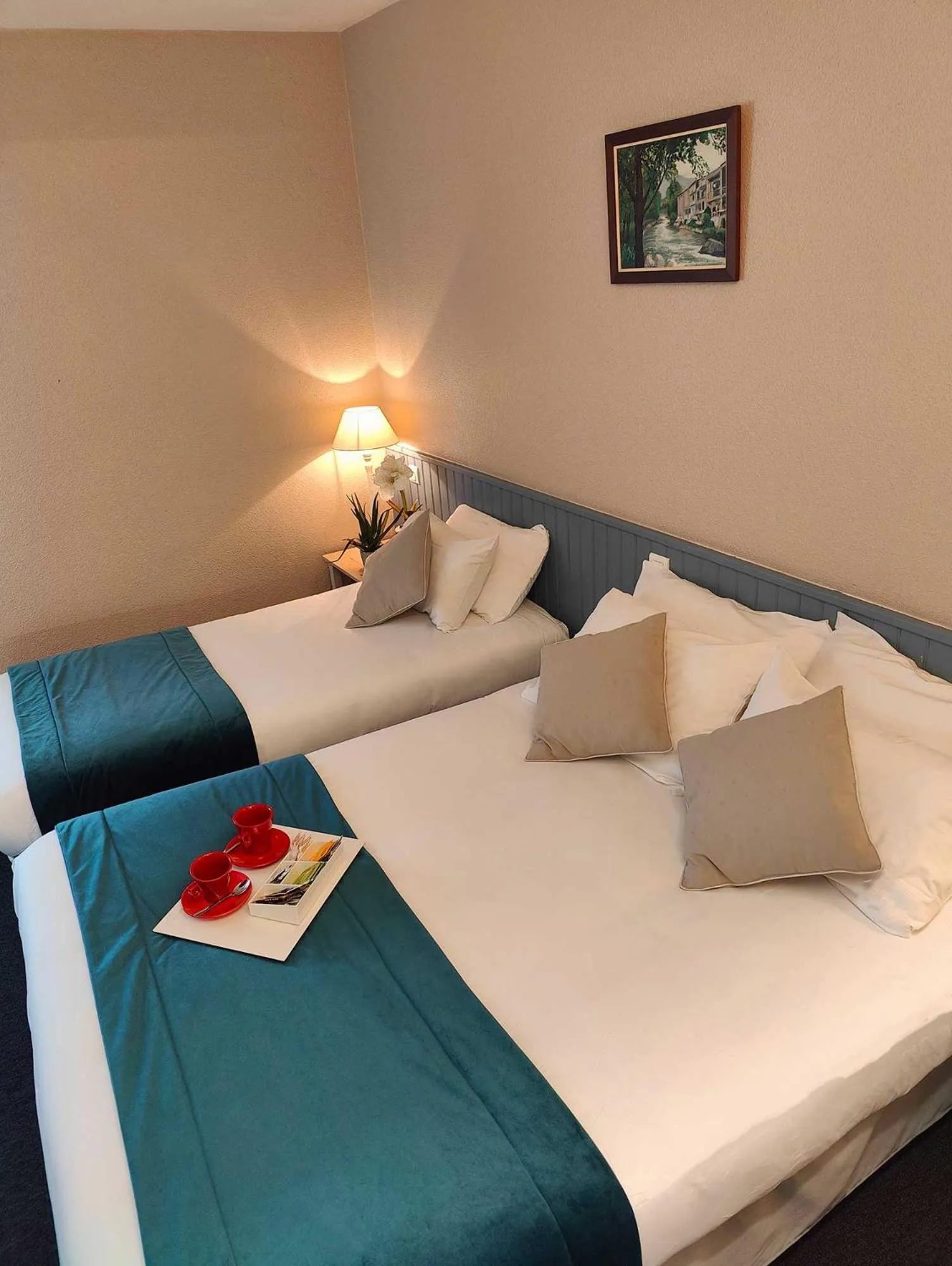 Bed in Logis Hôtel Cartier