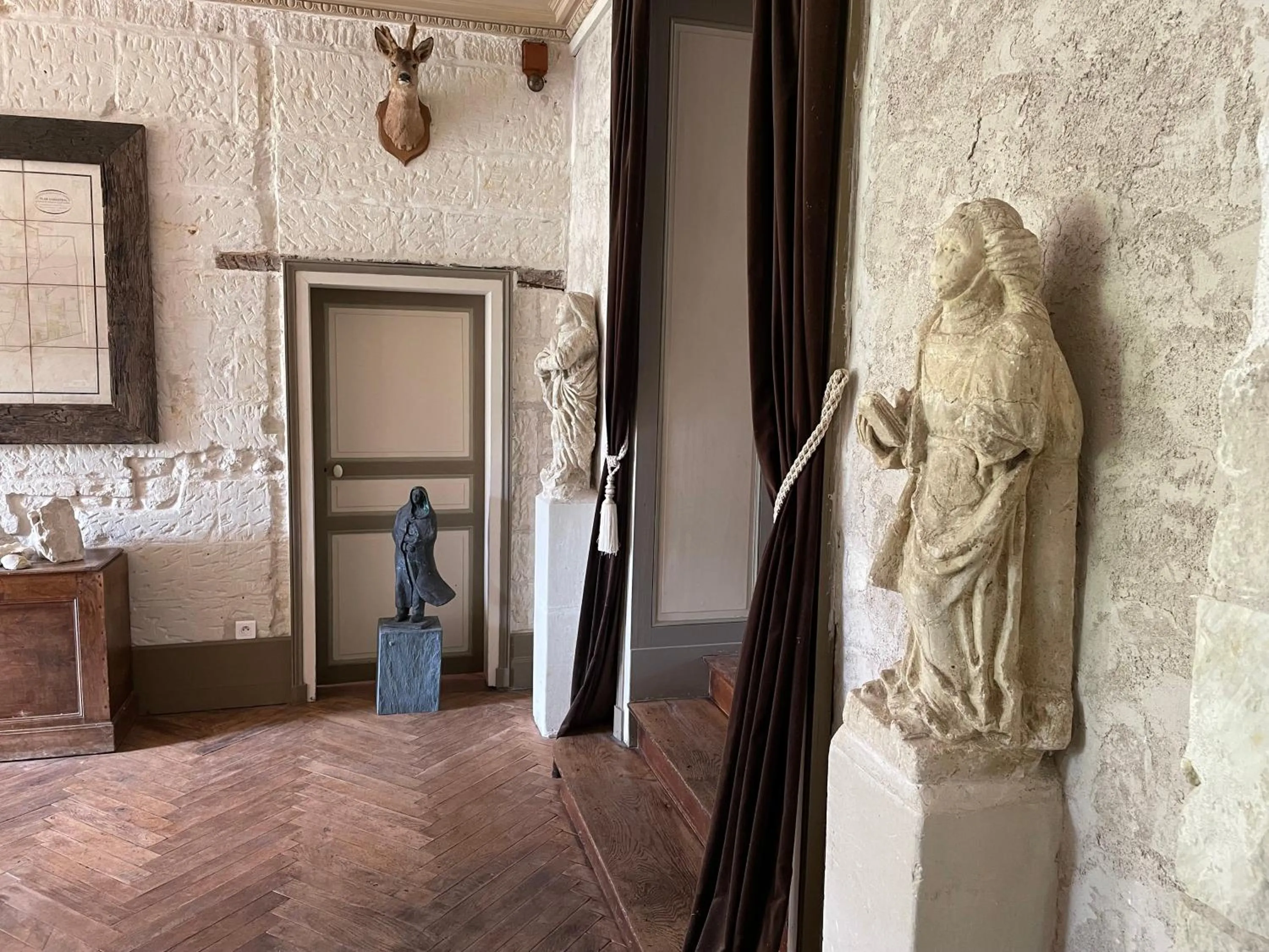 Lobby or reception in Château De La Coutancière