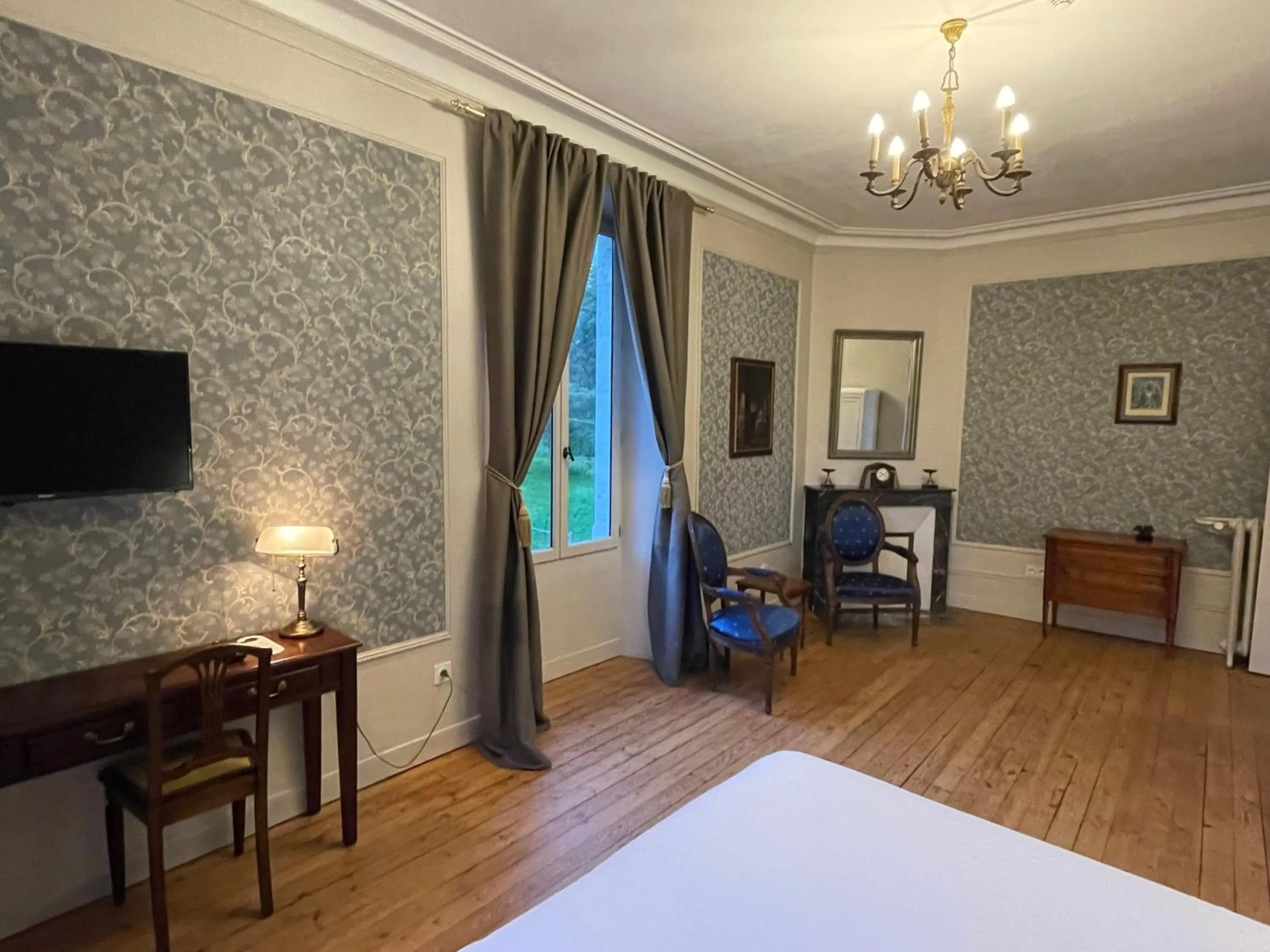Bedroom, Bed in Château De La Coutancière