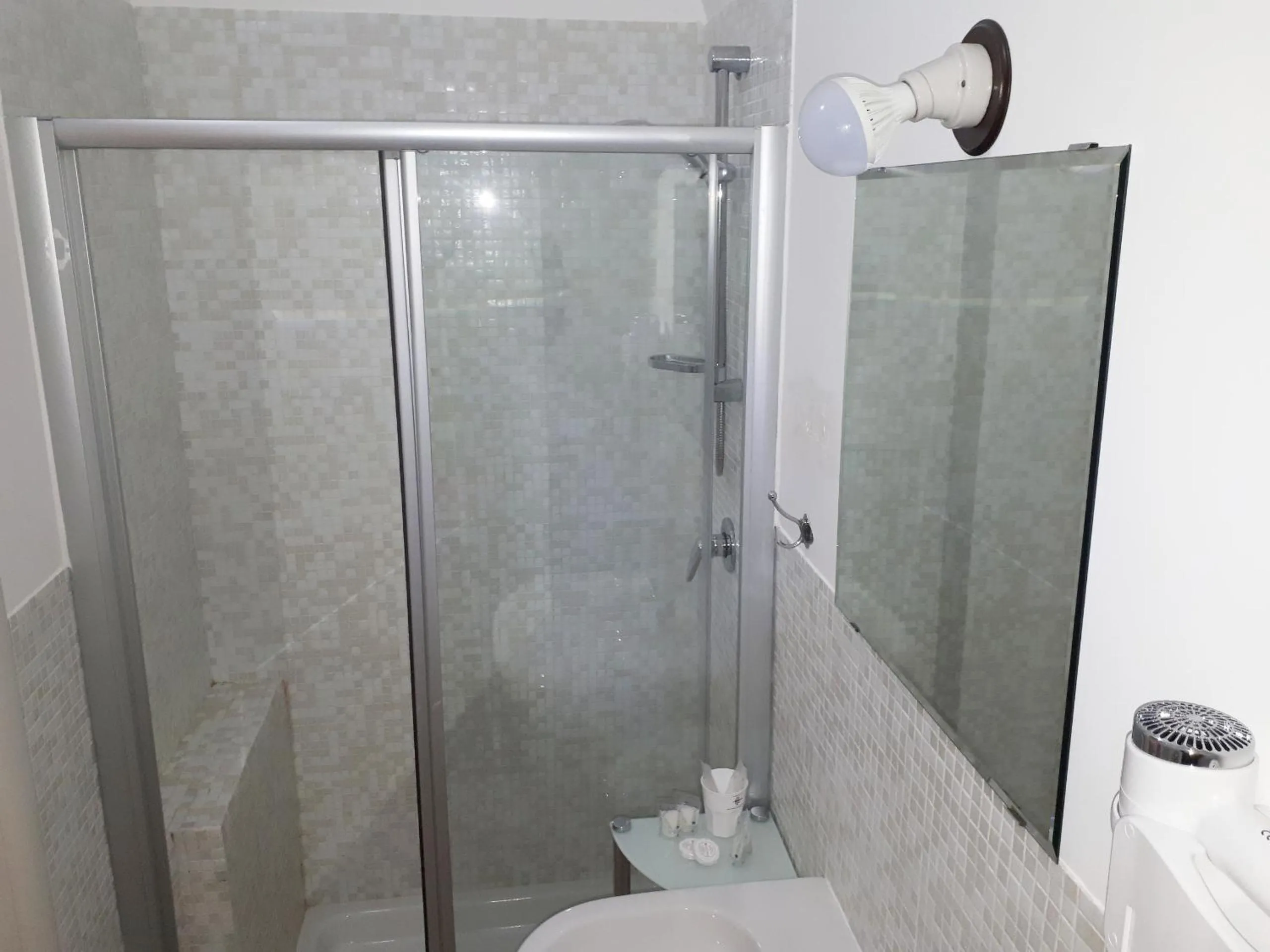 Shower in La Rosa dei Sassi 2