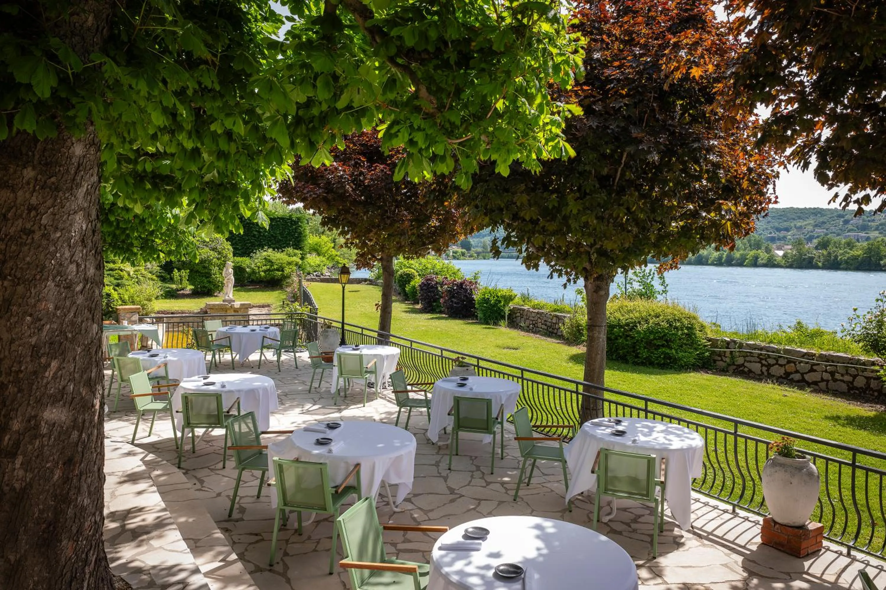 Restaurant/places to eat in Hôtel Beau Rivage Condrieu