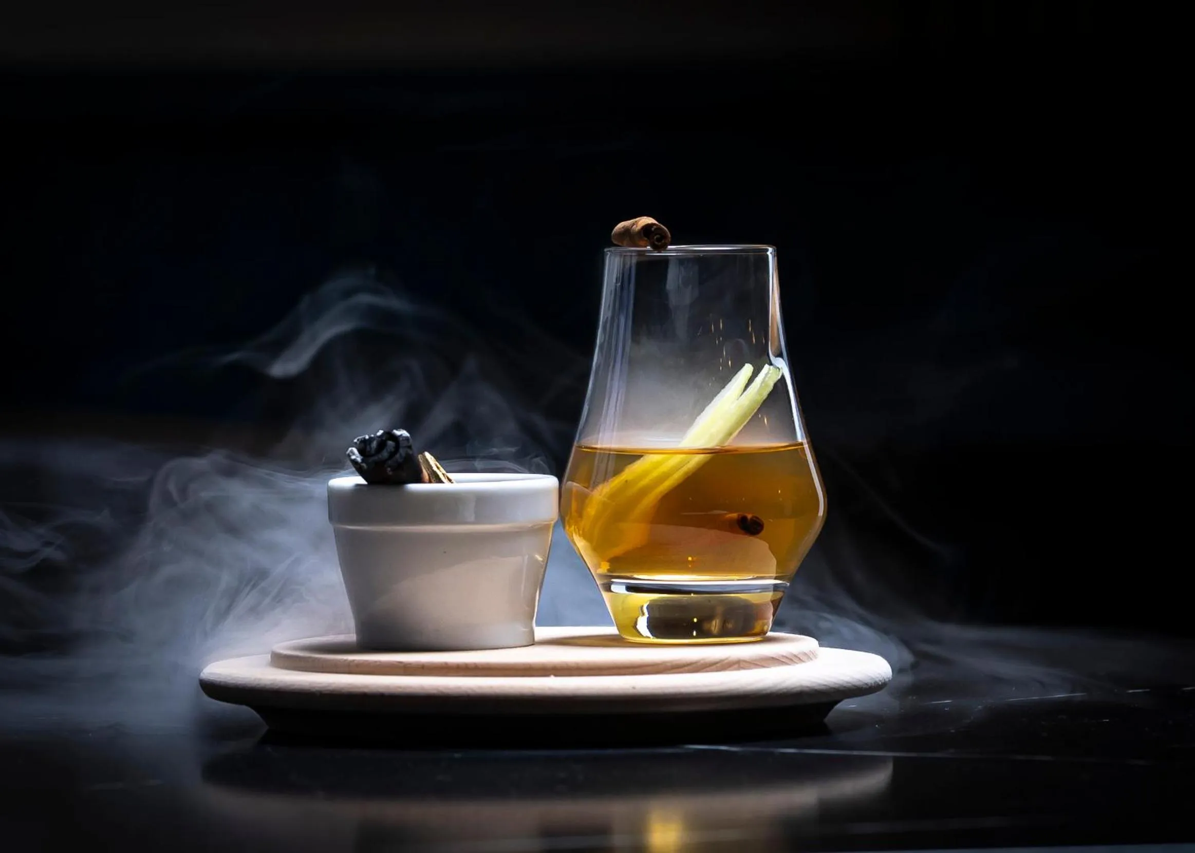 Lounge or bar in Hôtel Beau Rivage Condrieu