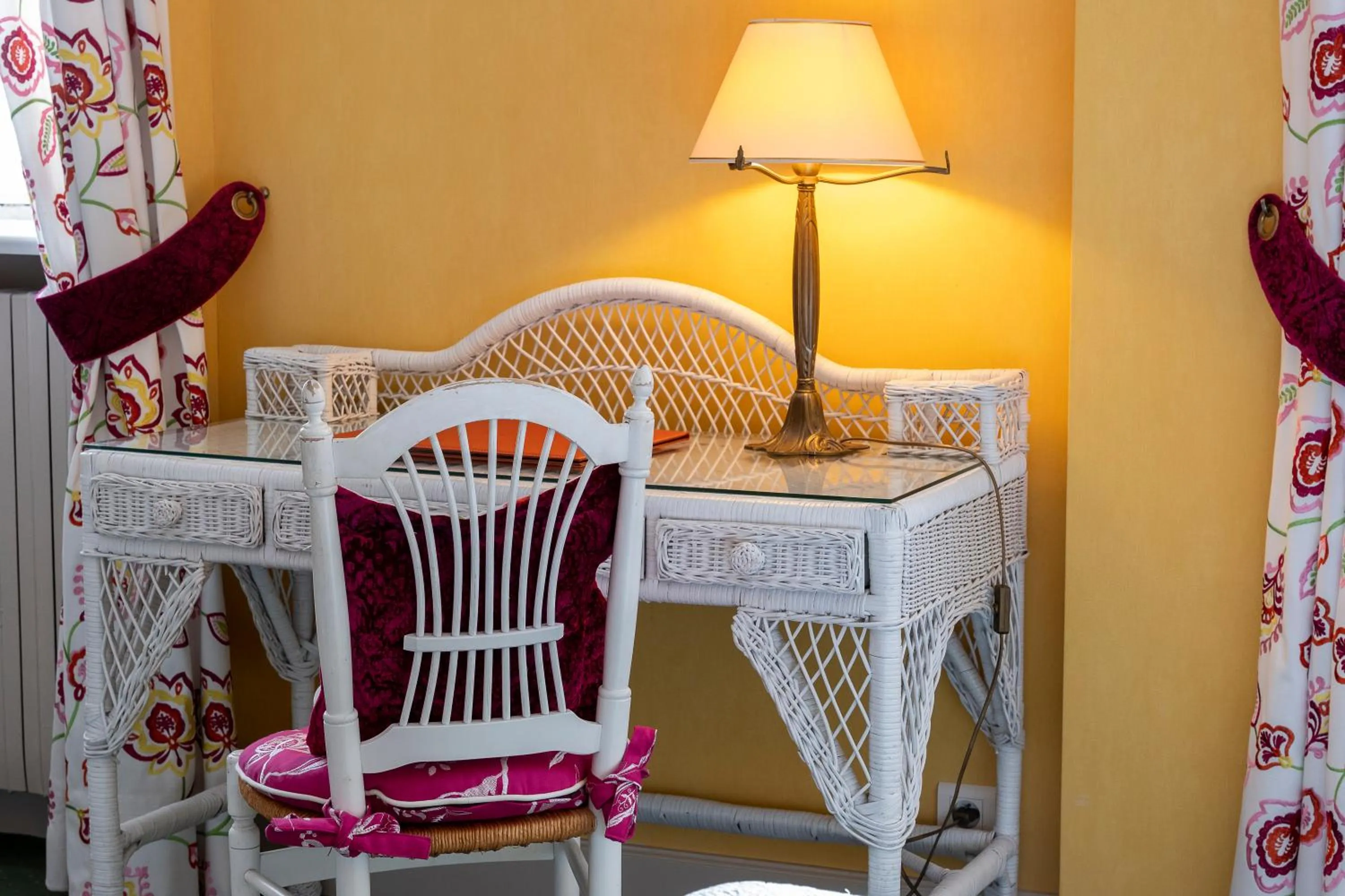 Living room in Hôtel Beau Rivage Condrieu