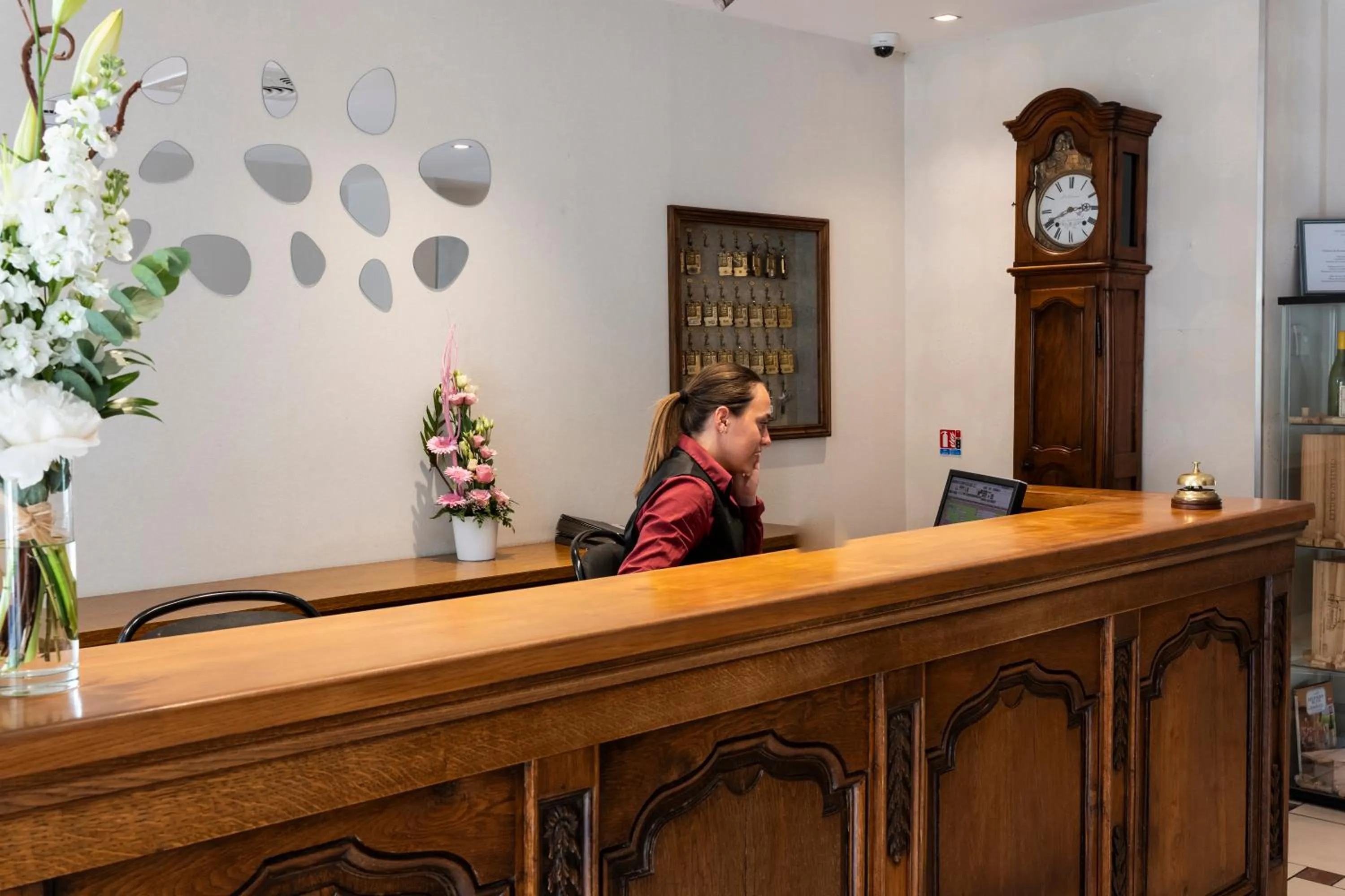 People in Hôtel Beau Rivage Condrieu