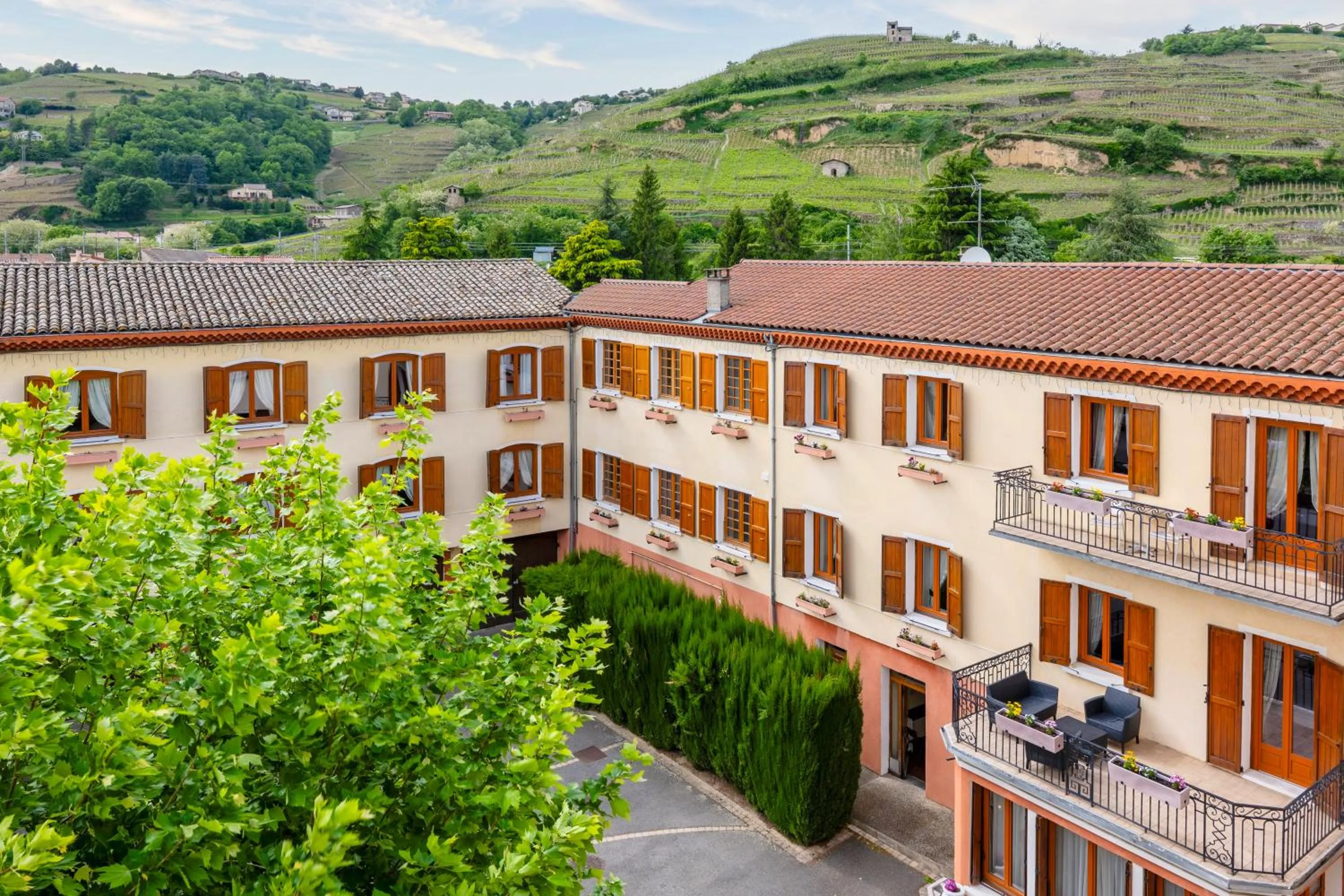 Property building in Hôtel Beau Rivage Condrieu
