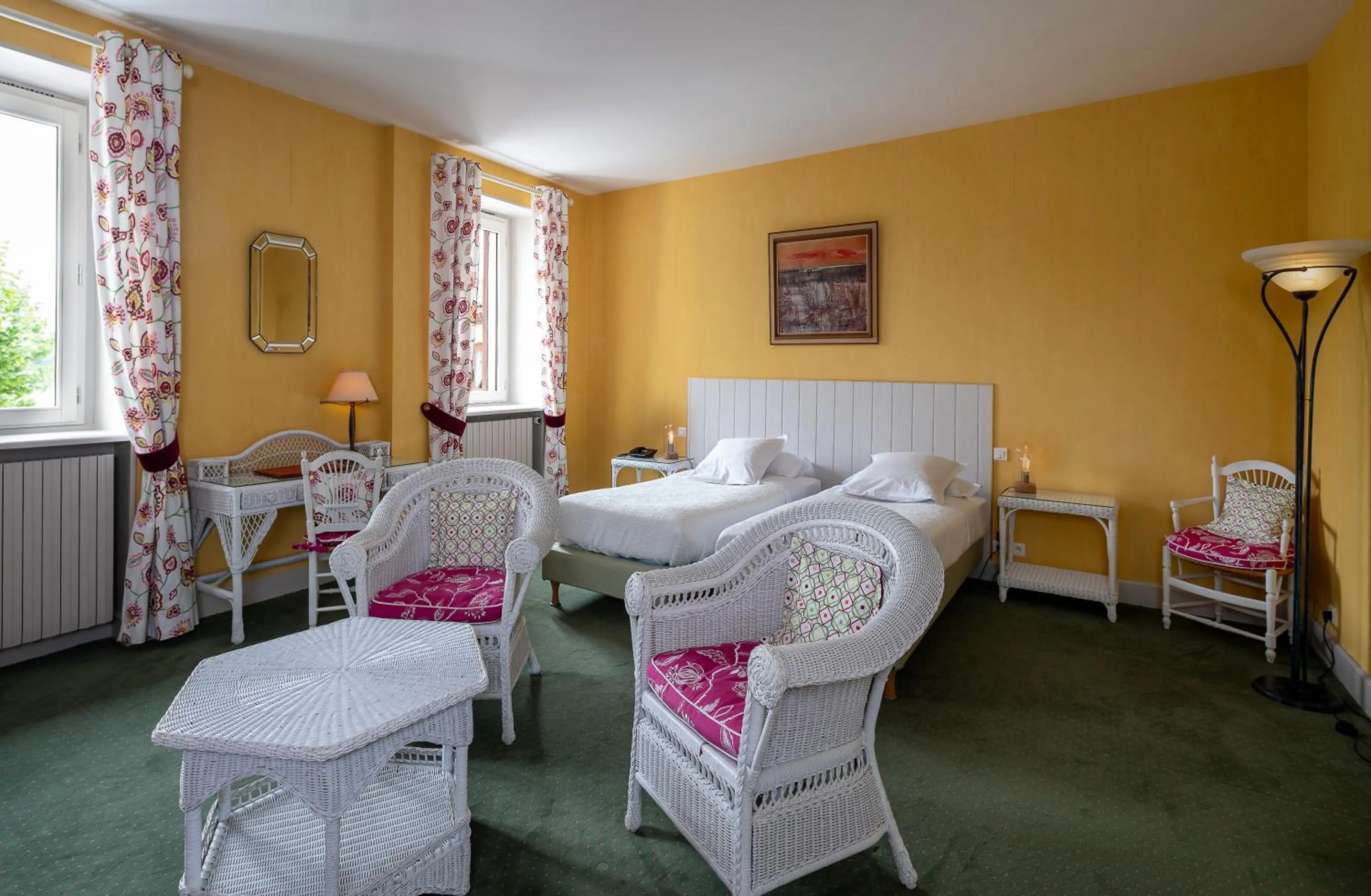 Living room, Bed in Hôtel Beau Rivage Condrieu