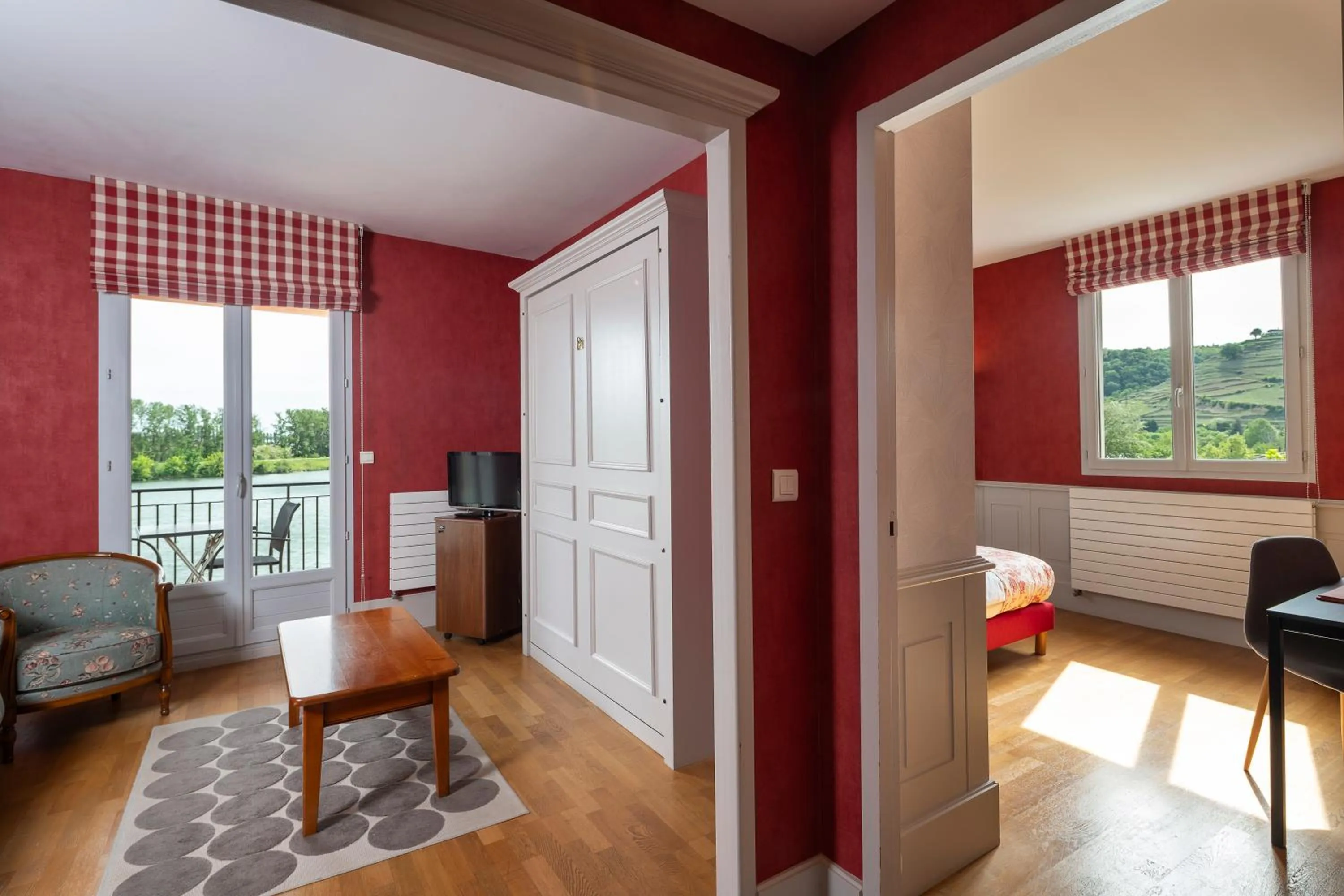 Bed in Hôtel Beau Rivage Condrieu