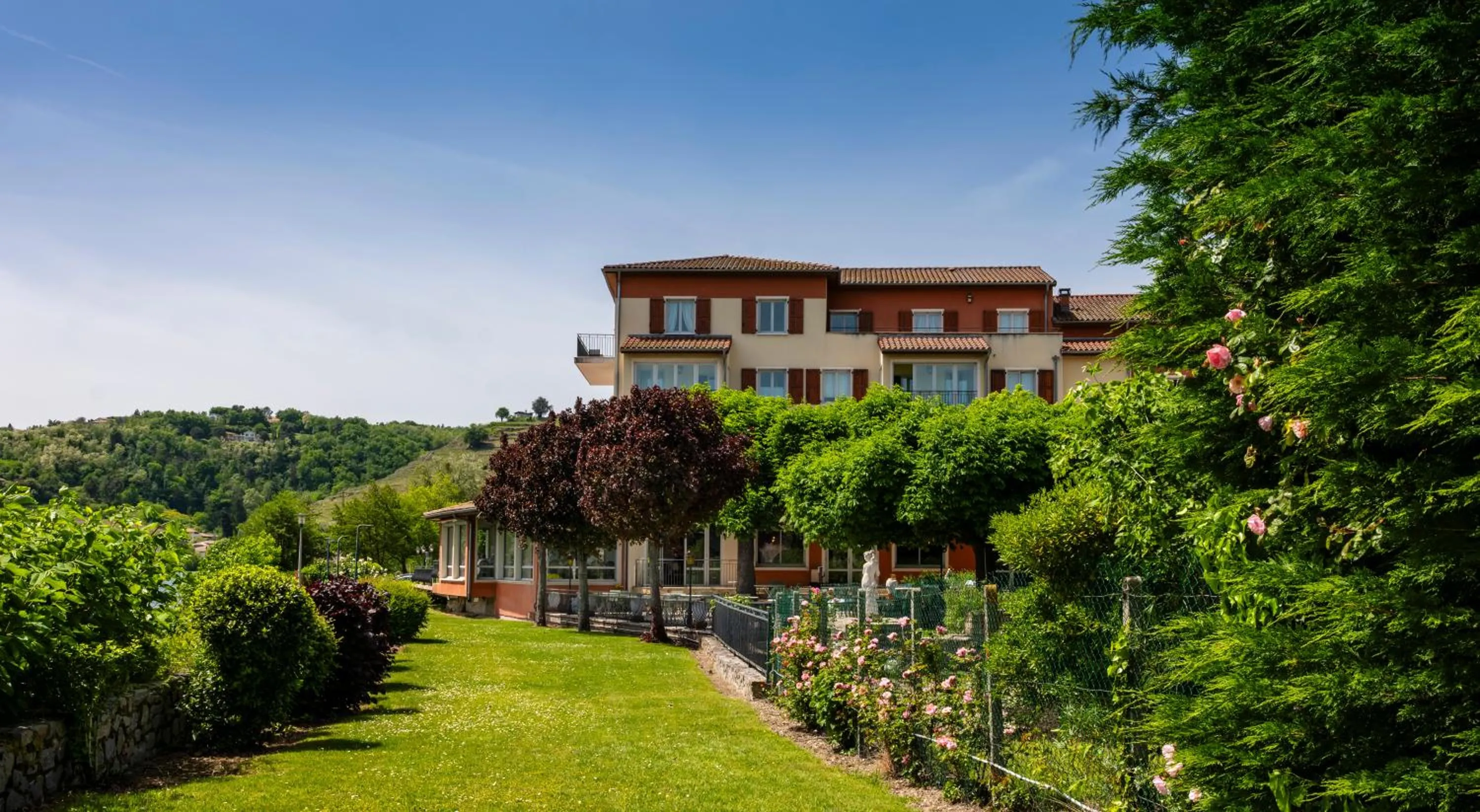 Property building in Hôtel Beau Rivage Condrieu