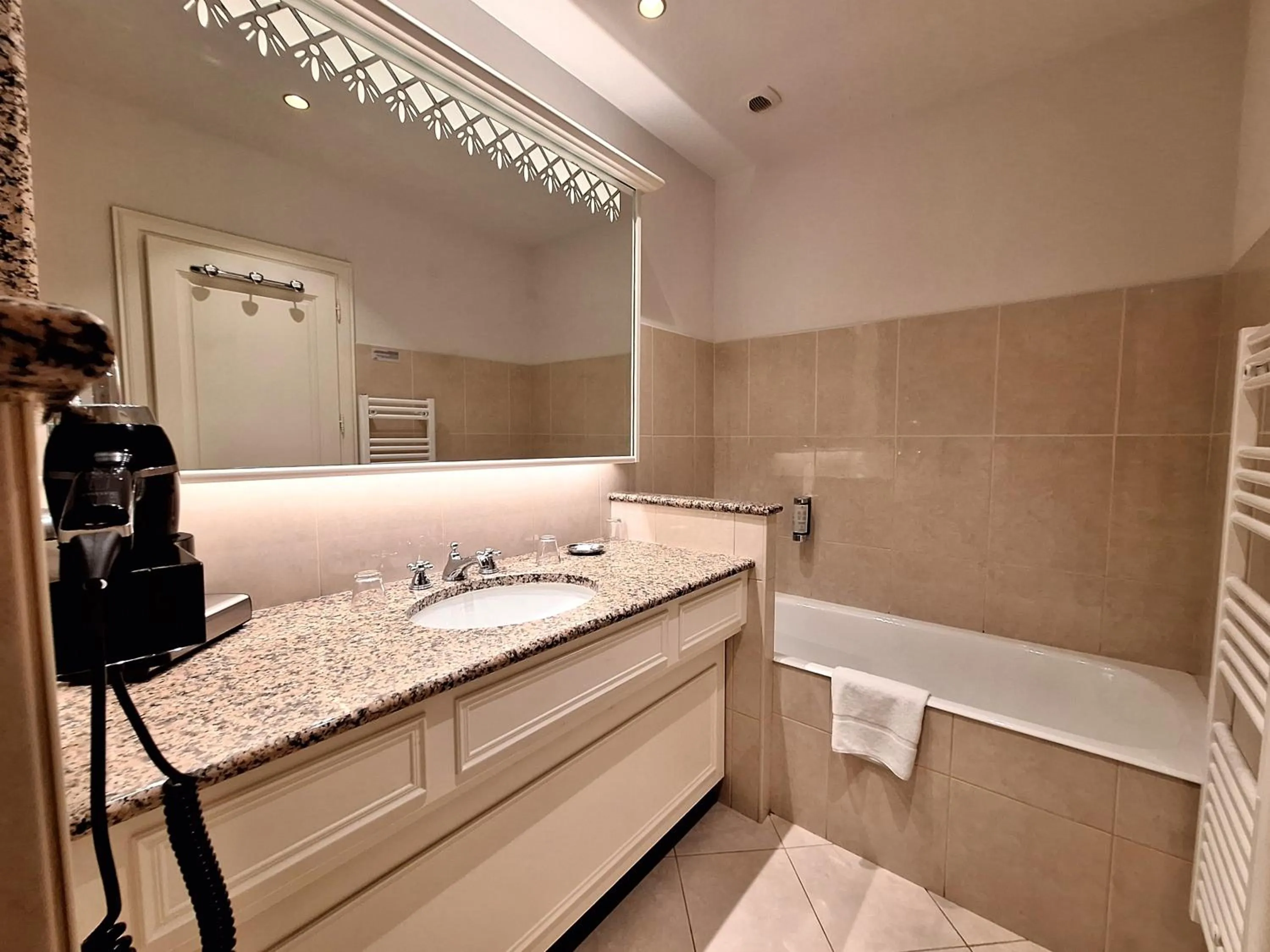 Bathroom in Domaine du Limonay, The Originals Collection