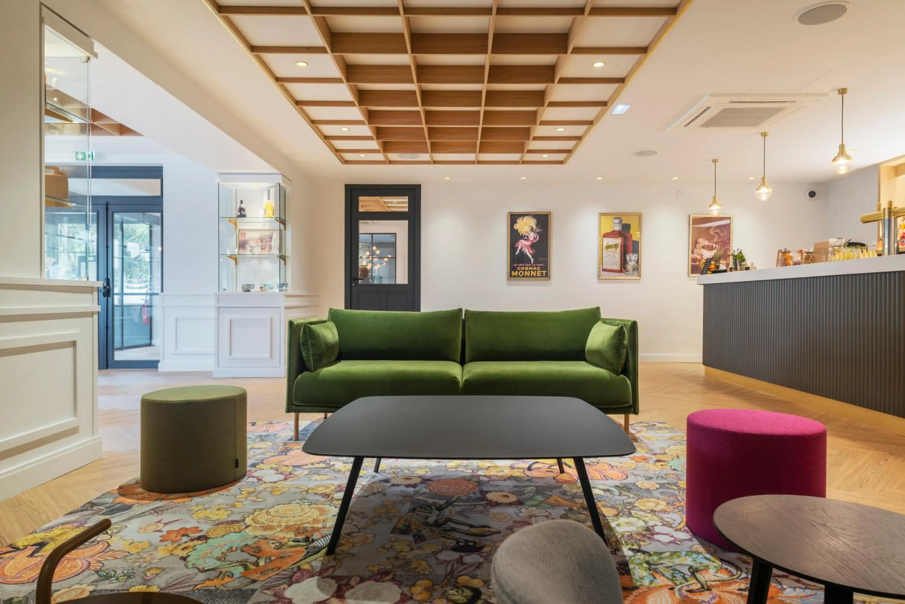 Lounge or bar in Domaine du Limonay, The Originals Collection