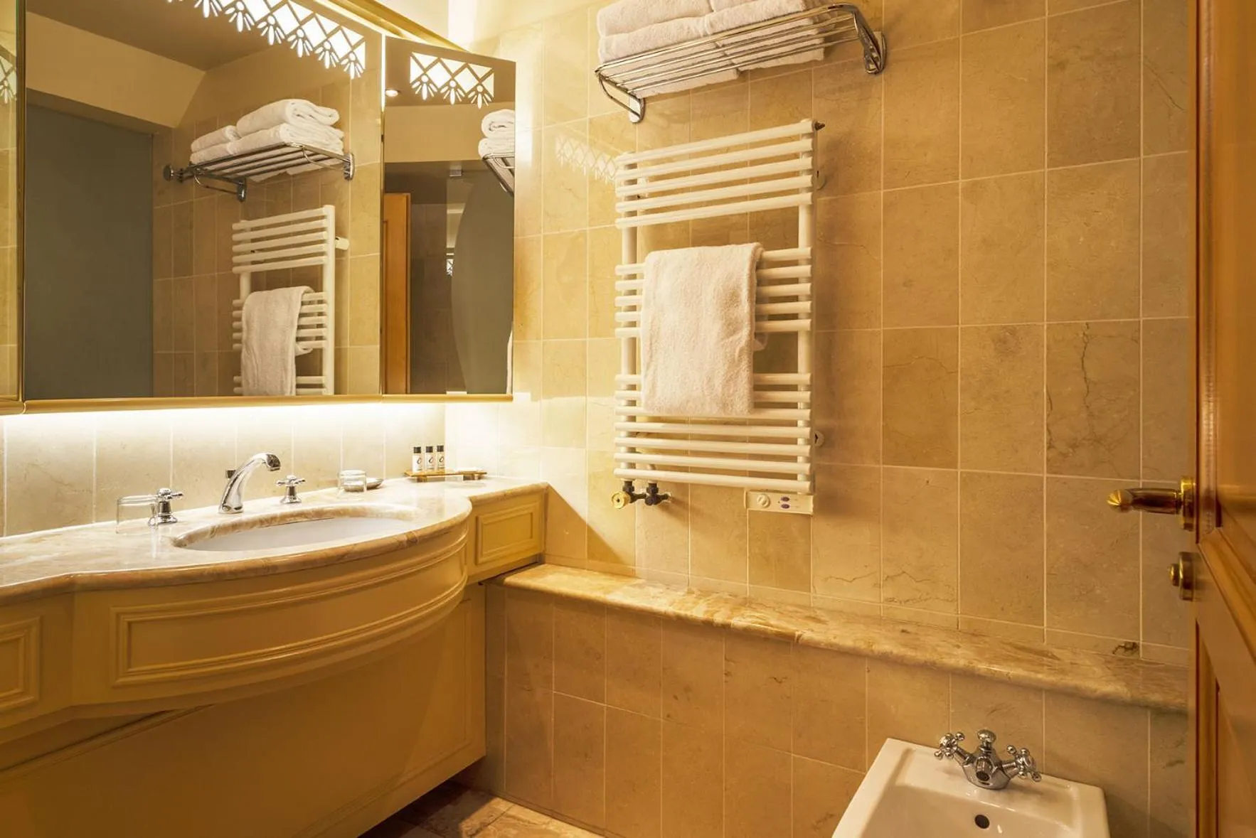 Bathroom in Domaine du Limonay, The Originals Collection