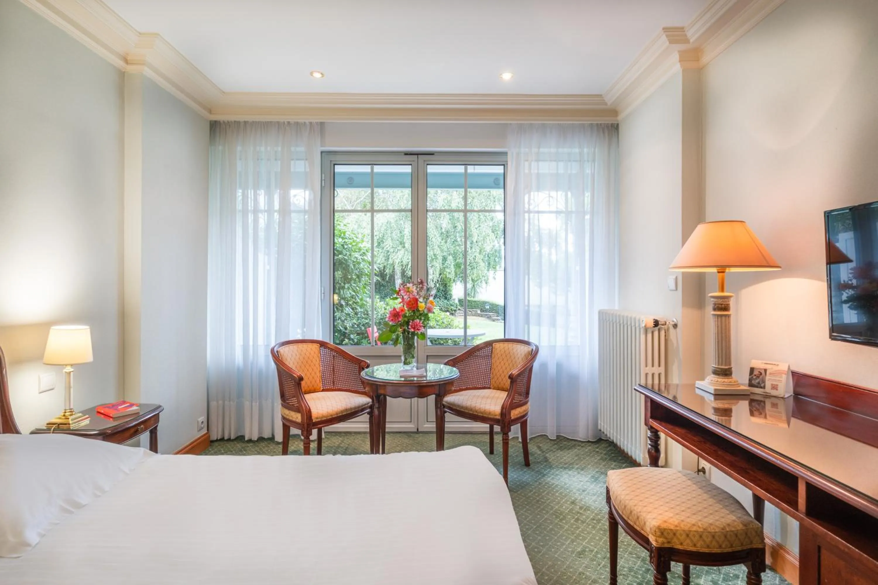 Balcony/Terrace, Bed in Domaine du Limonay, The Originals Collection