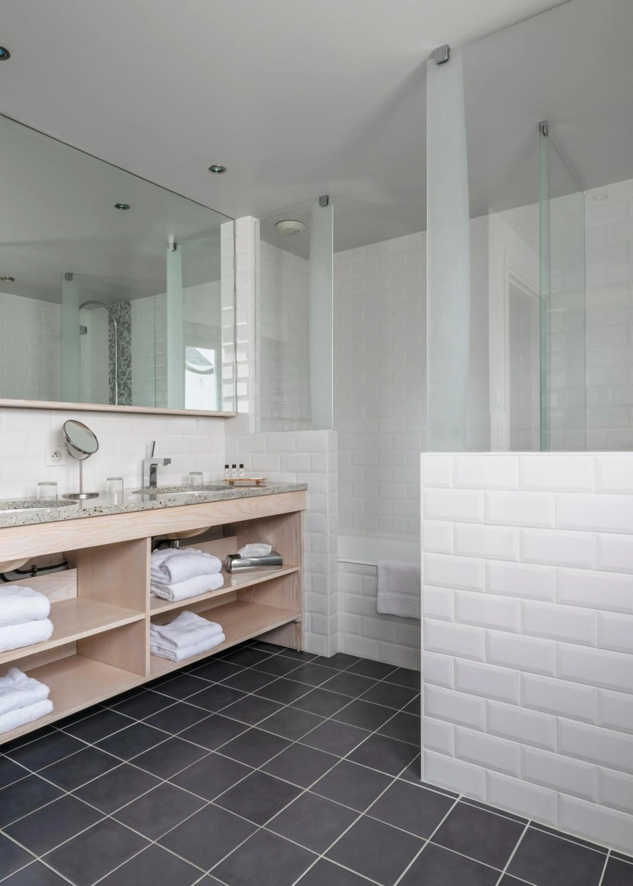 Shower in Domaine du Limonay, The Originals Collection