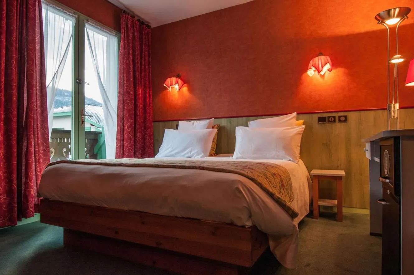 Bed in Brit Hotel Florimont