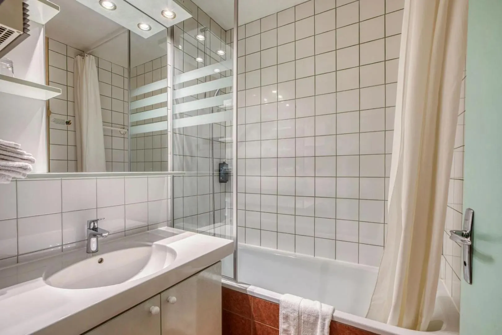 Bathroom in Brit Hotel Florimont