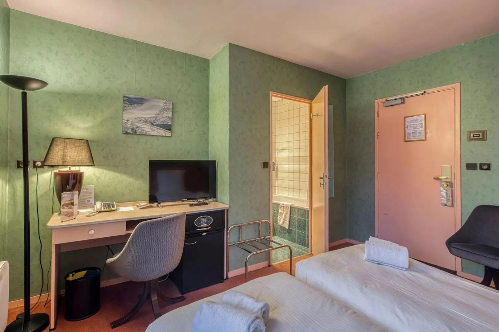 Photo of the whole room, Bed in Brit Hotel Florimont