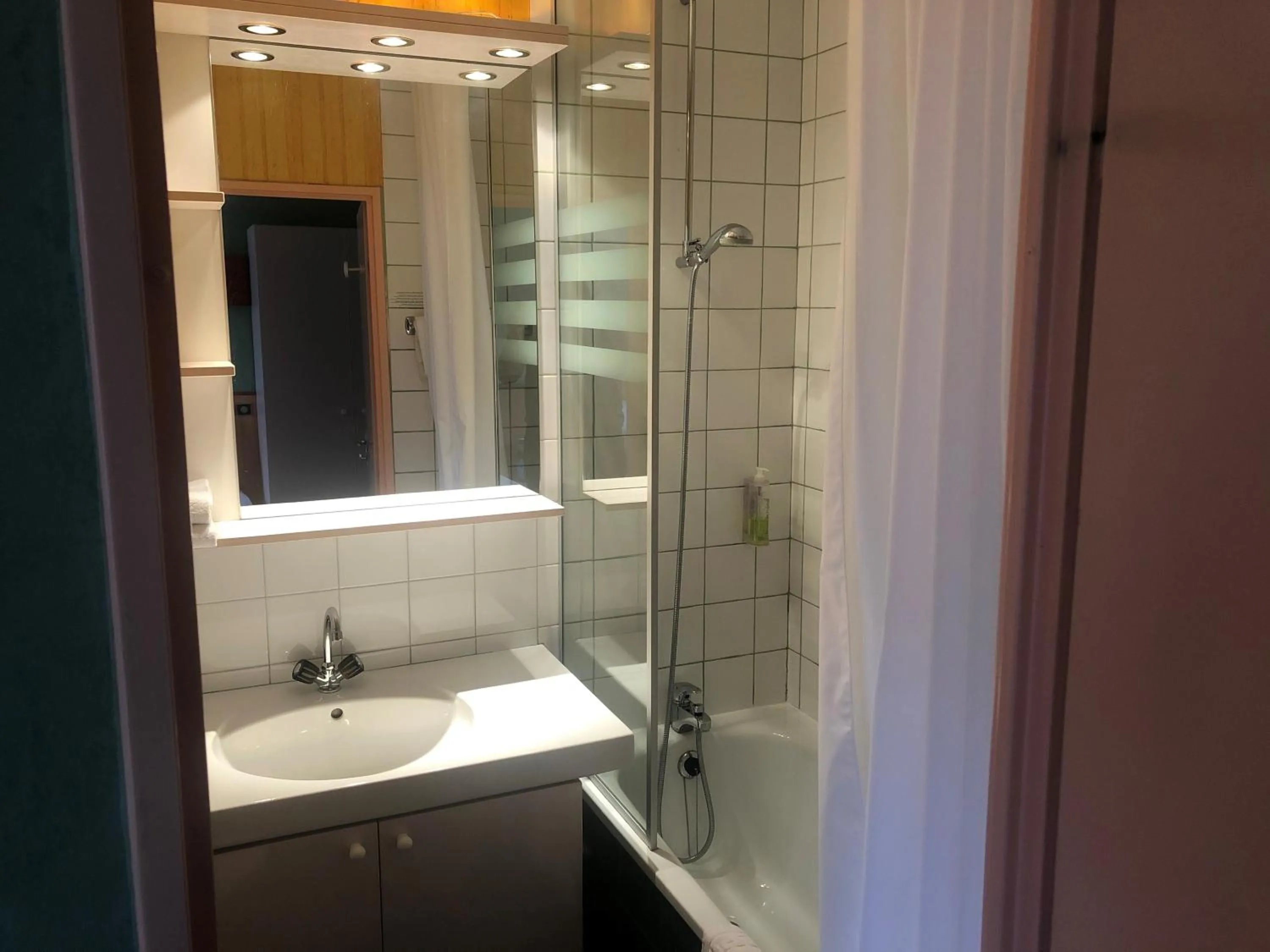 Bathroom in Brit Hotel Florimont