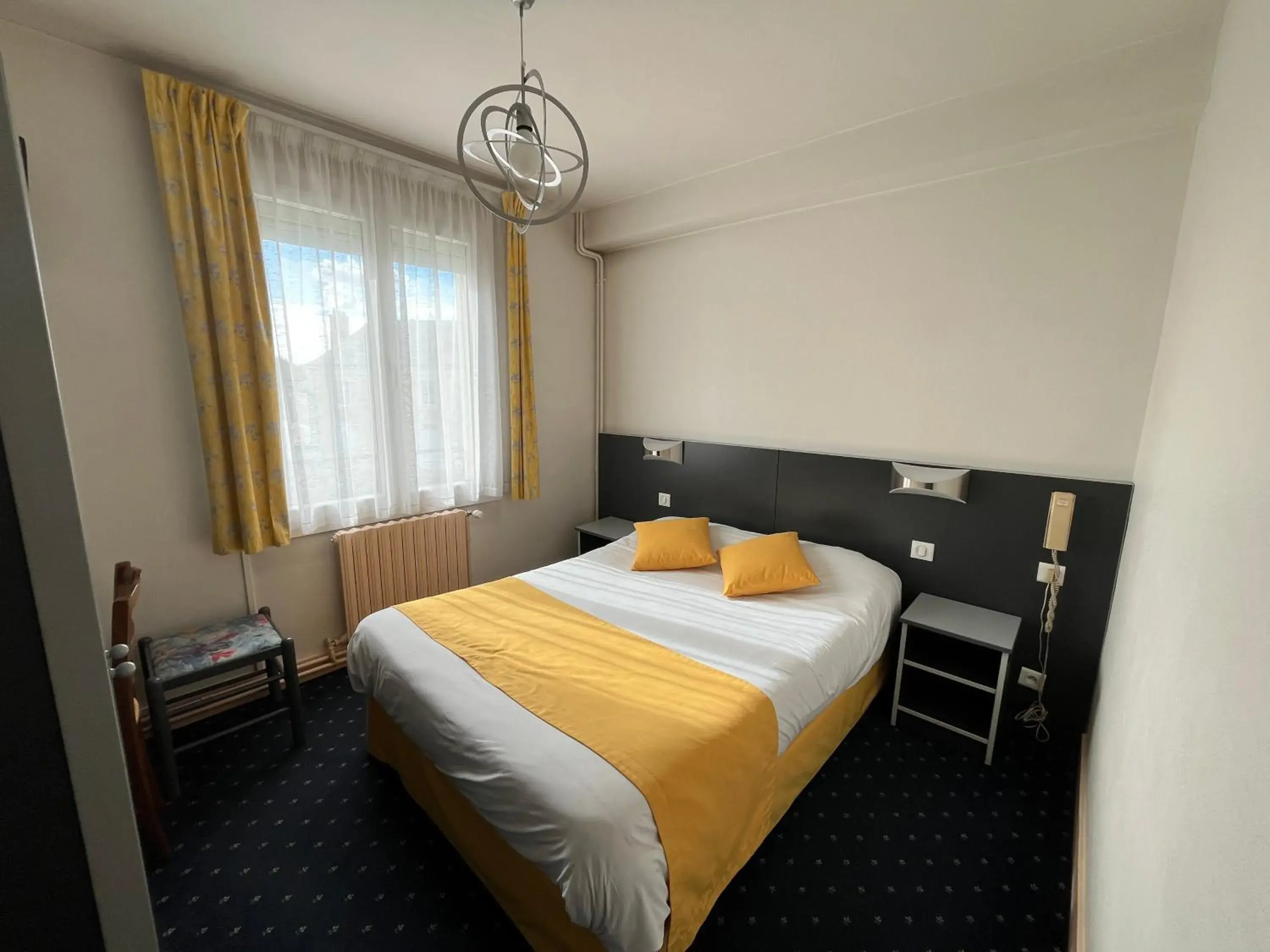 Double Room in Logis Hôtel & Restaurant de la Barque Double Room in Logis Hôtel & Restaurant de la Barque