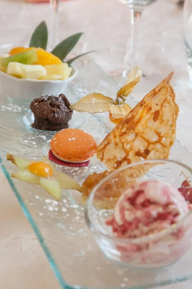 Restaurant/places to eat in Logis Hôtel & Restaurant de la Barque