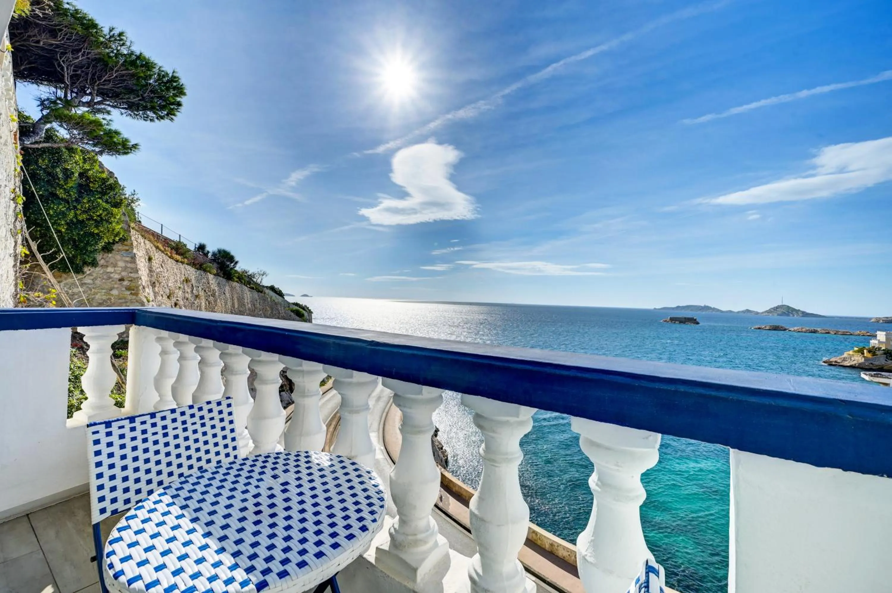 Balcony/Terrace in Le Rhul