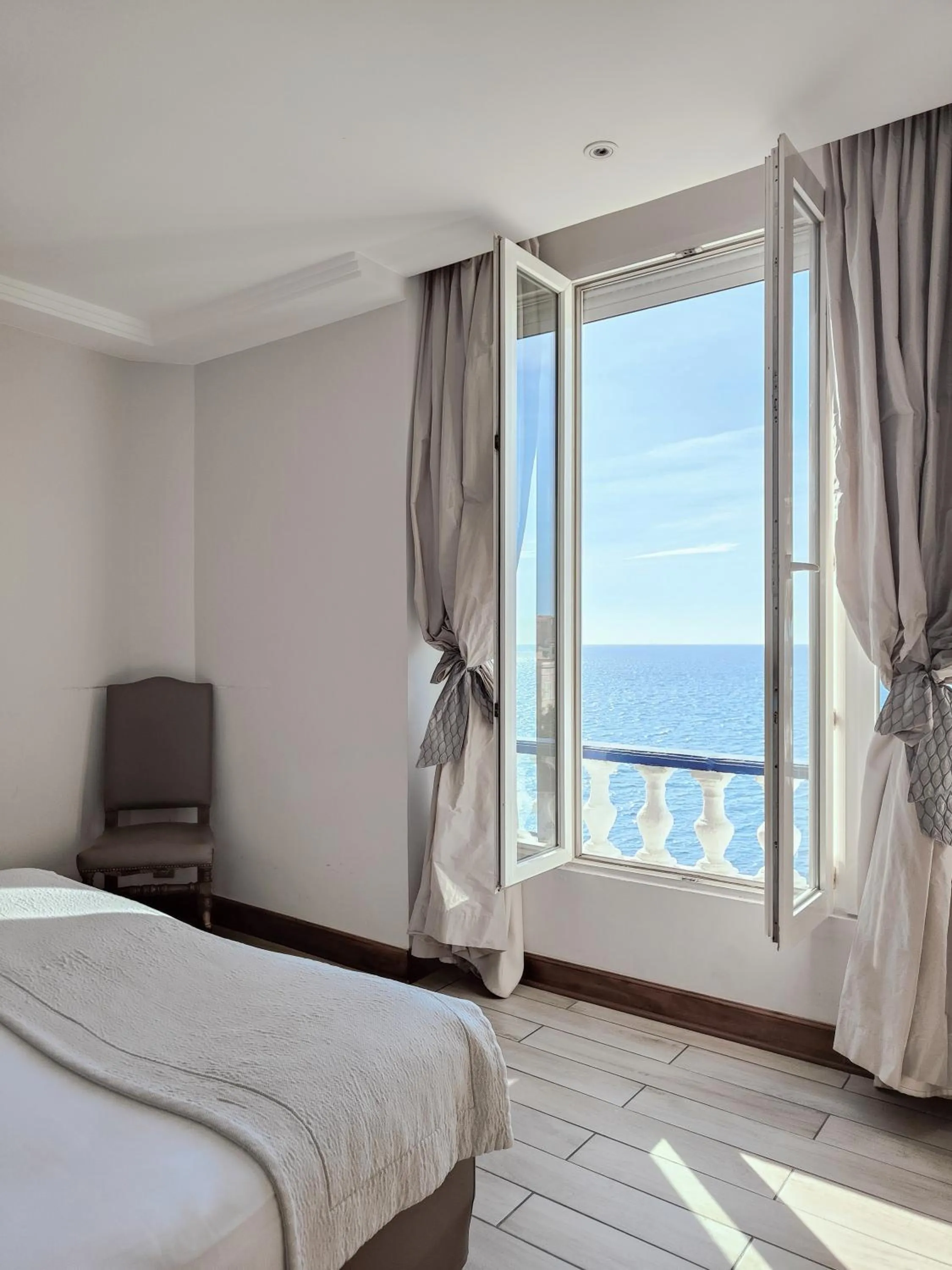 Photo of the whole room, Bed in Le Rhul