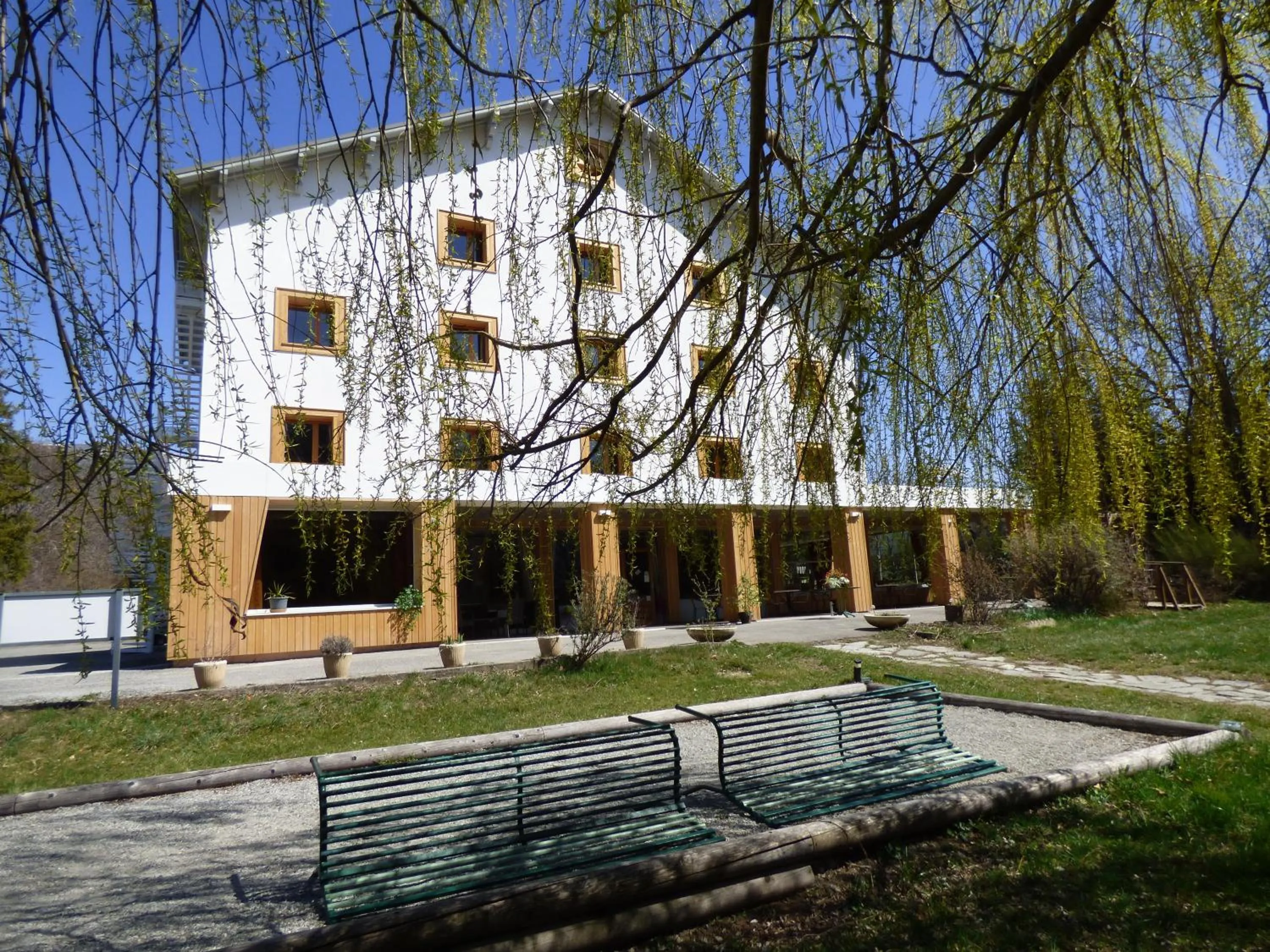 Property building in Logis Hôtels La Crémaillère