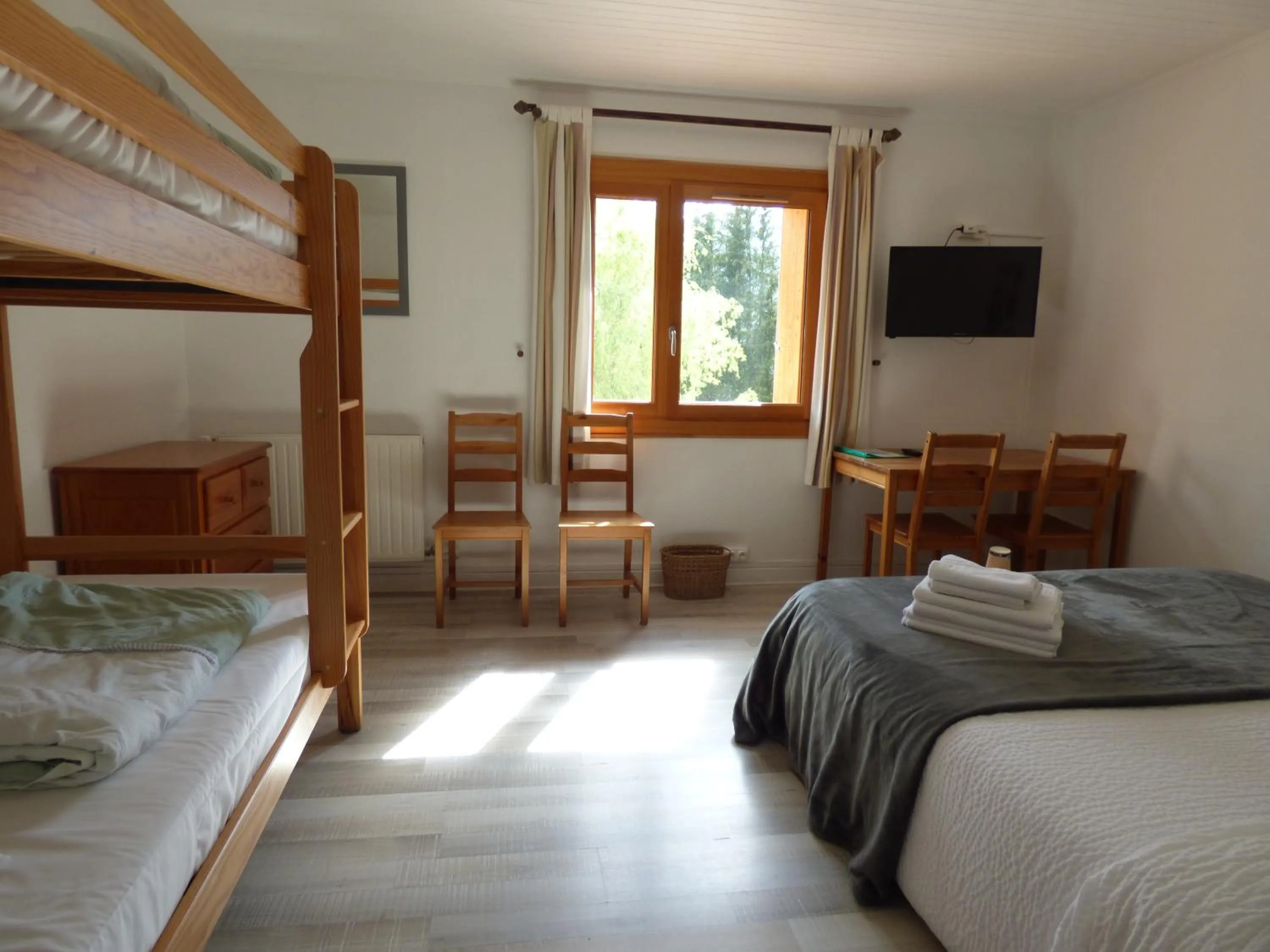 Bed in Logis Hôtels La Crémaillère