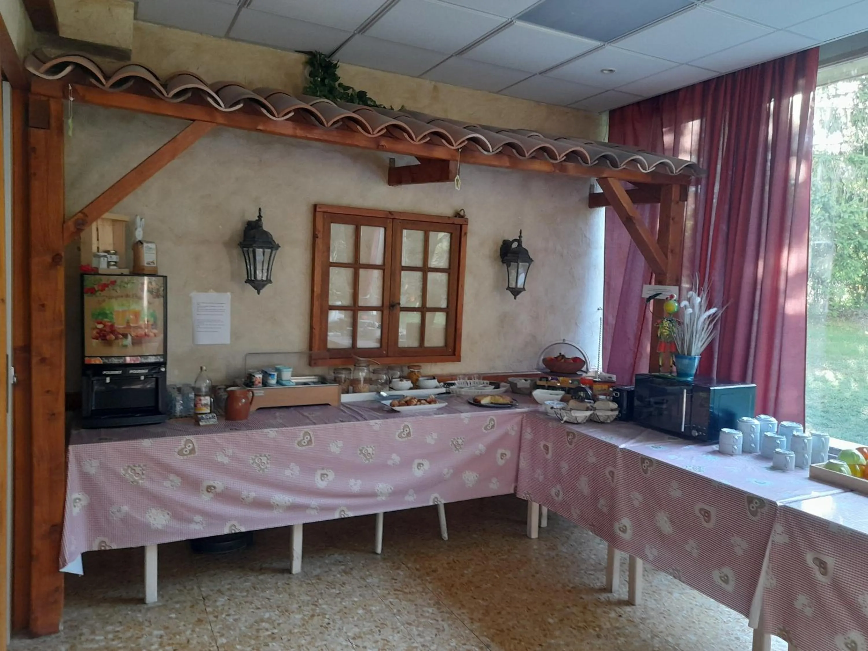 Continental breakfast in Logis Hôtels La Crémaillère