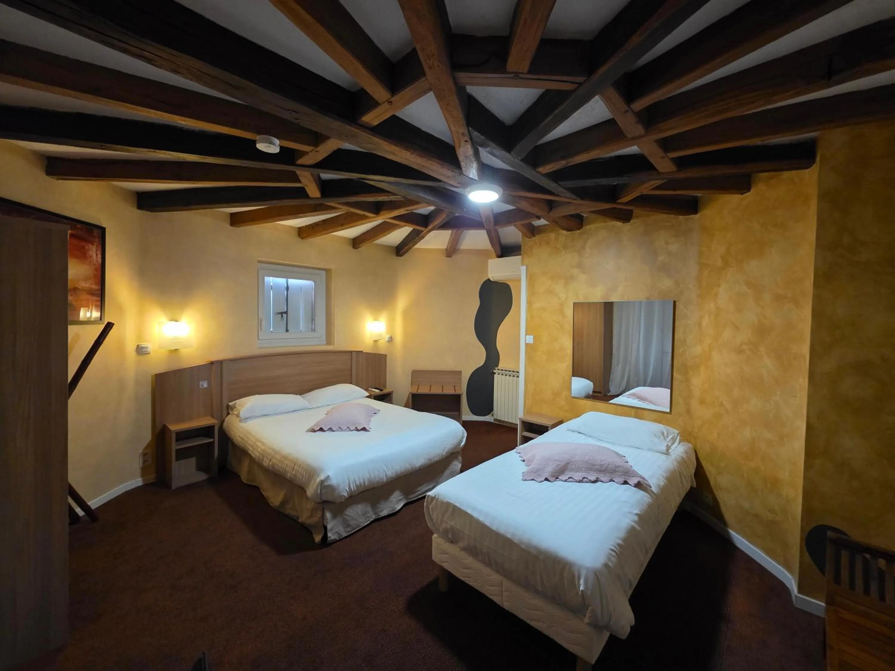 Bed in Logis Hotel Restaurant Le Grand Turc