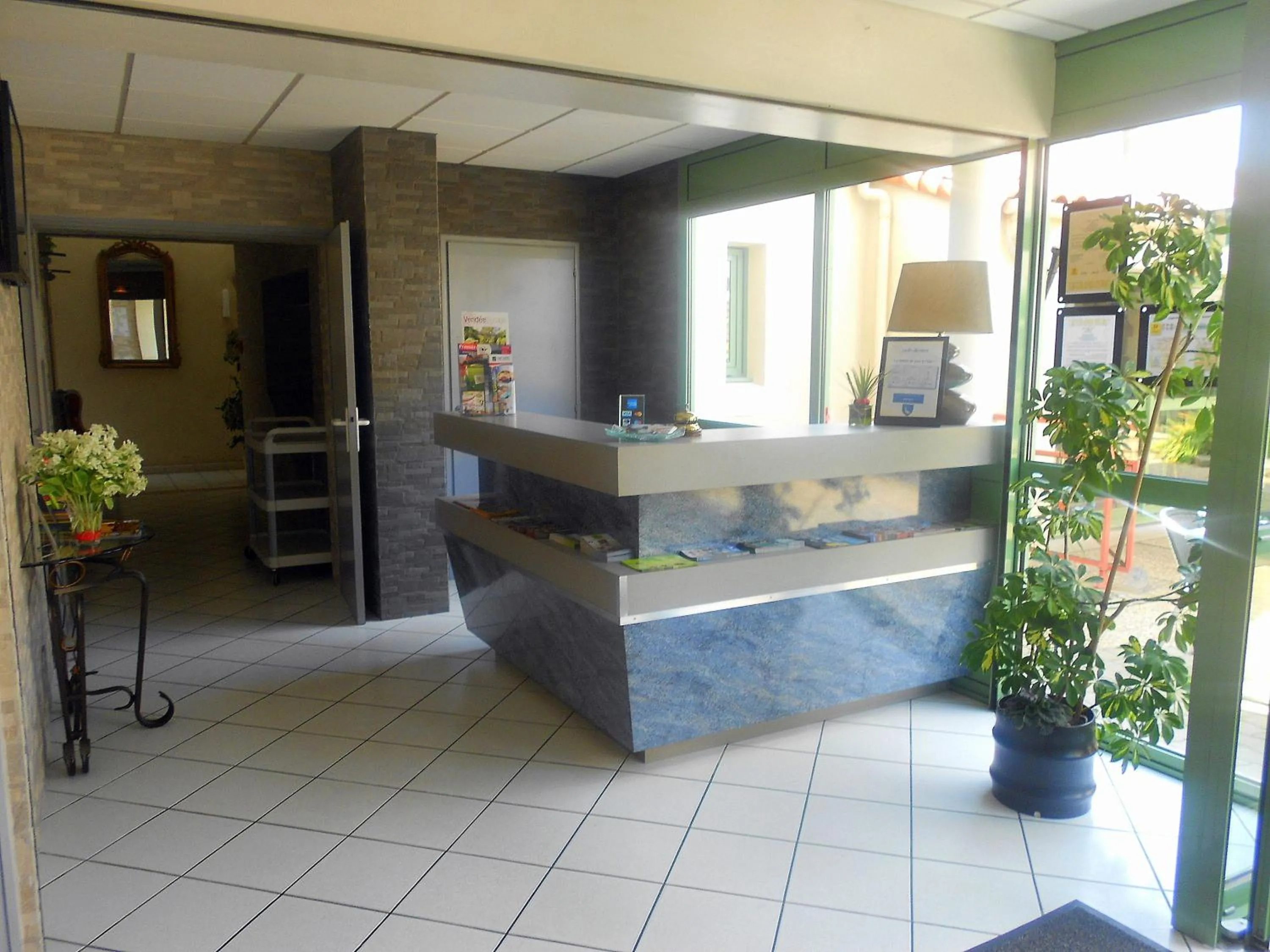 Lobby or reception in Logis Hotel Restaurant Le Grand Turc