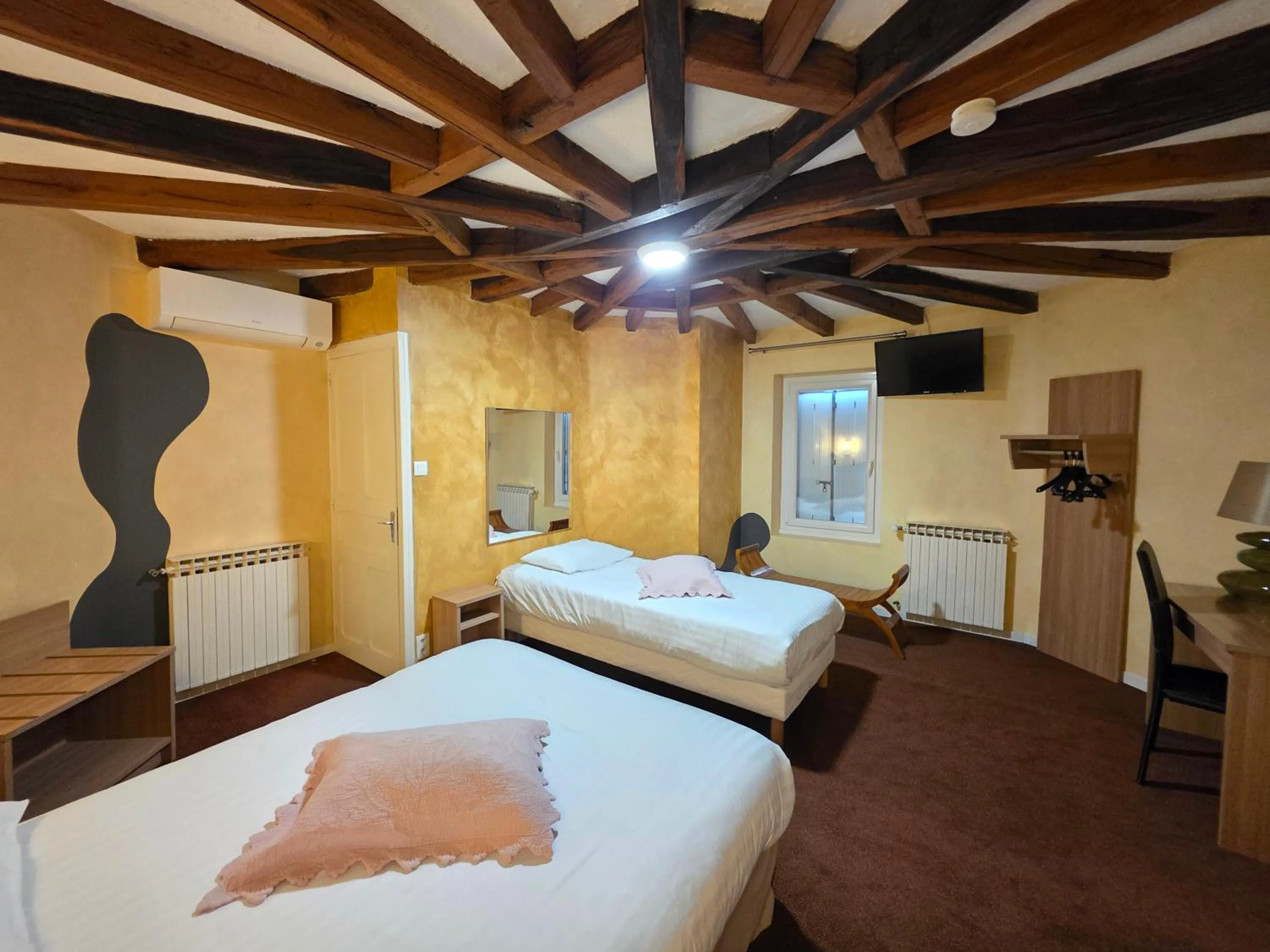 Bed in Logis Hotel Restaurant Le Grand Turc