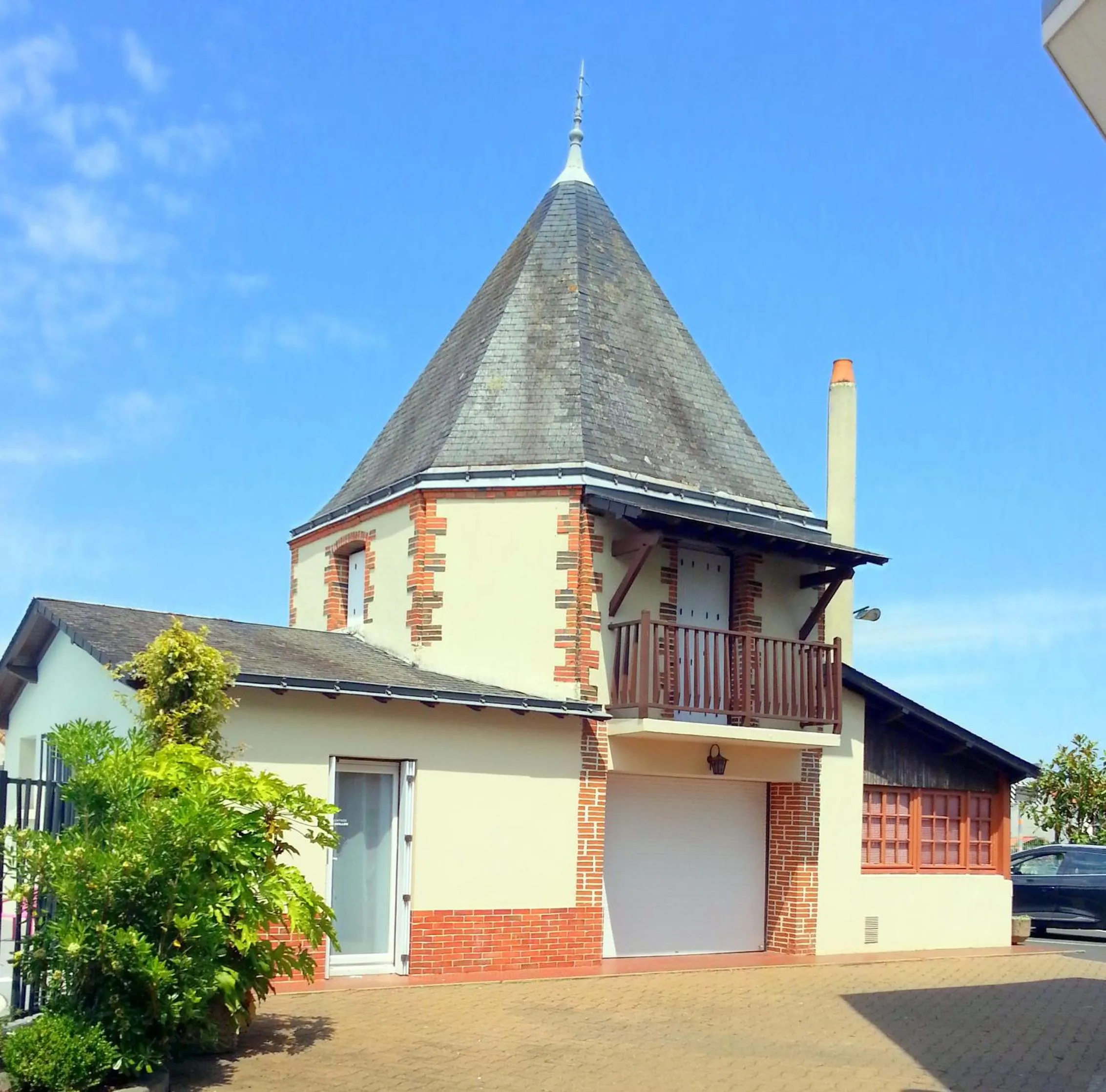 Balcony/Terrace in Logis Hotel Restaurant Le Grand Turc